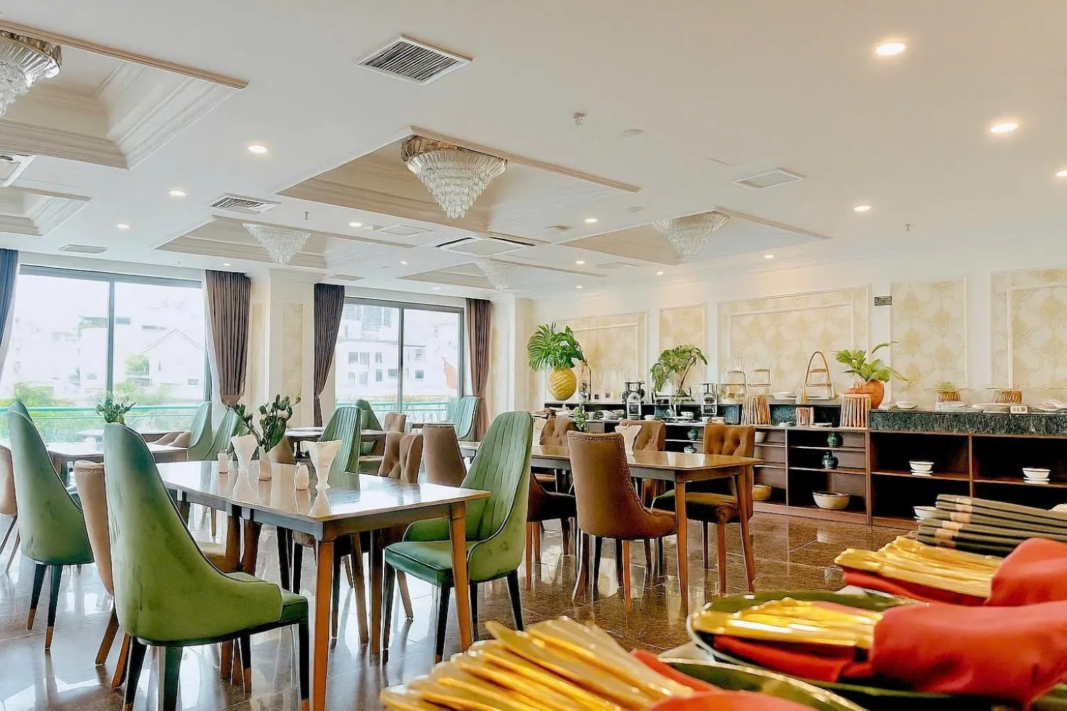 Restaurant/places to eat in Century Hotel Da Nang