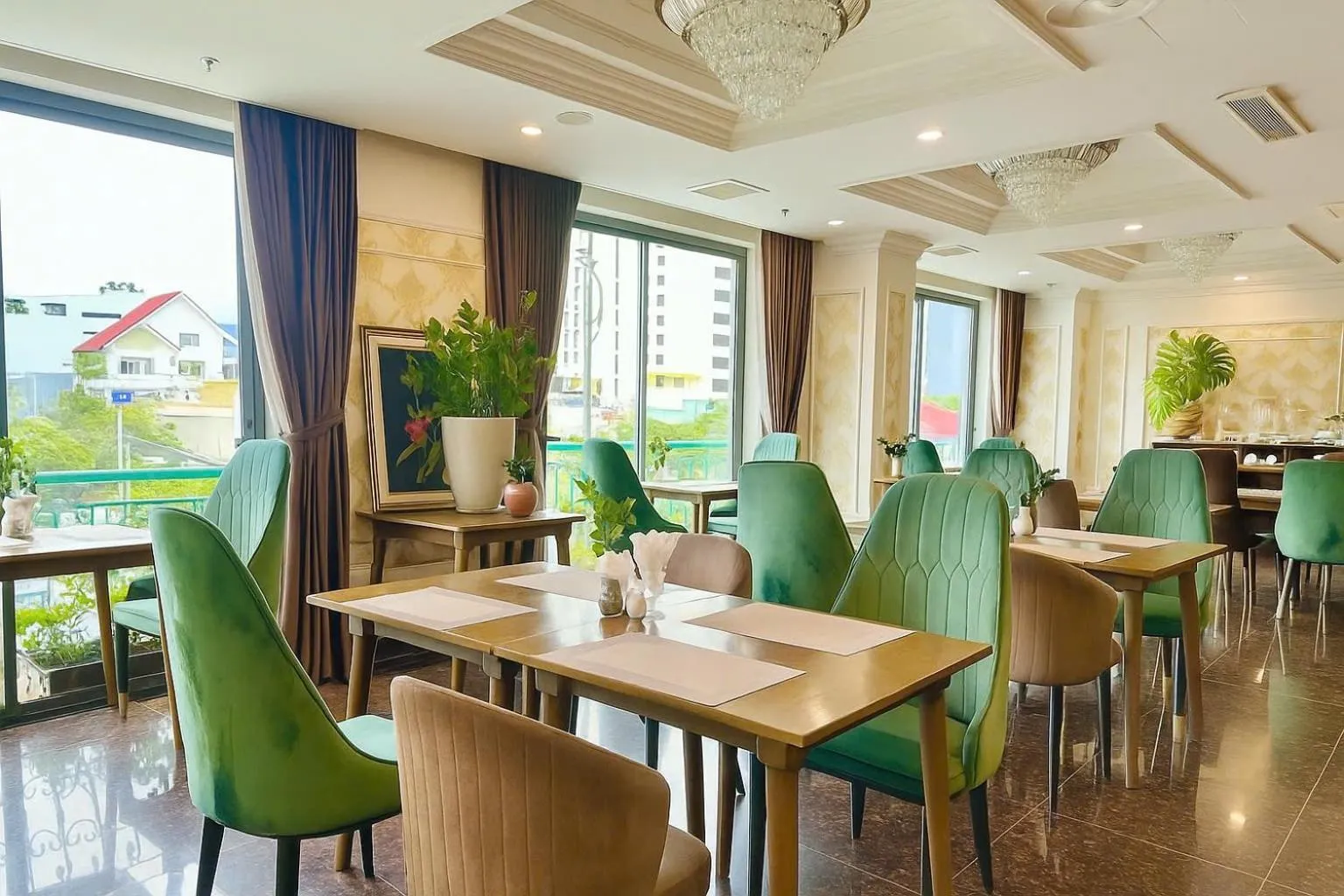 Restaurant/places to eat in Century Hotel Da Nang