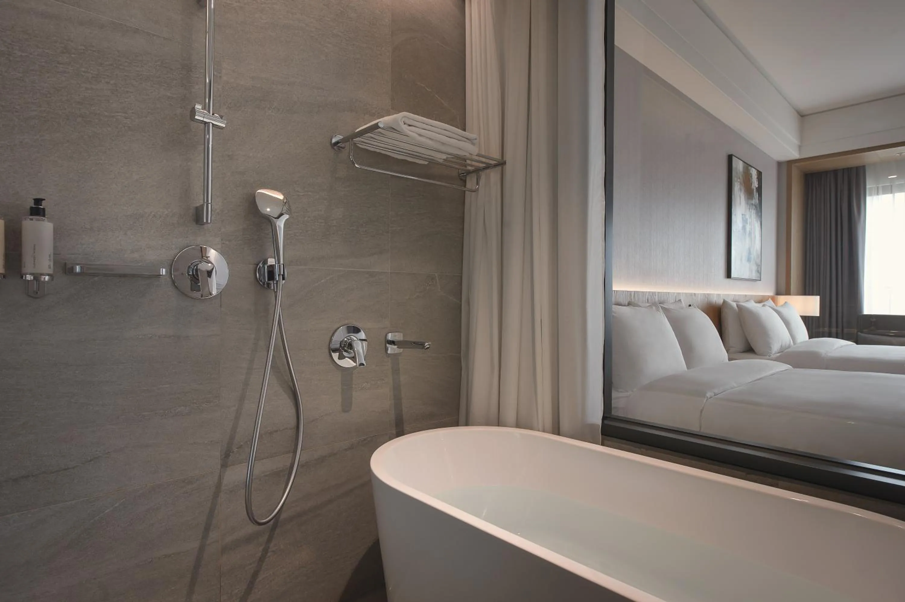 Bathroom, Bed in Grand Banyan Hotel