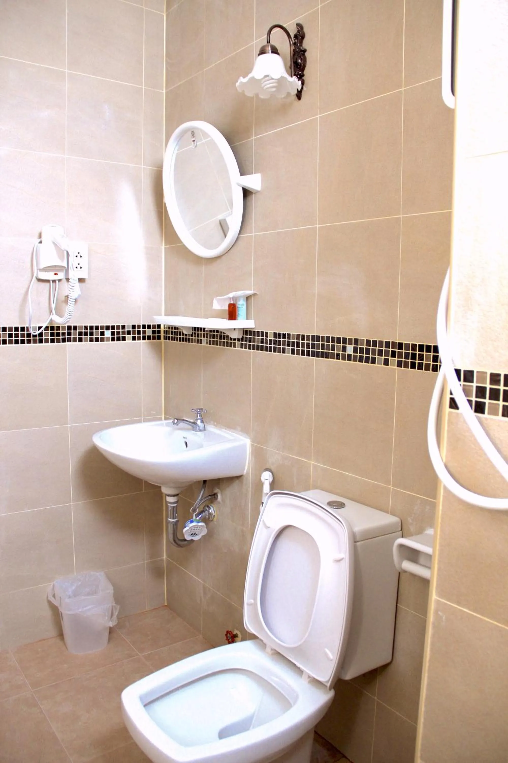 Bathroom in The Cottage Lampang