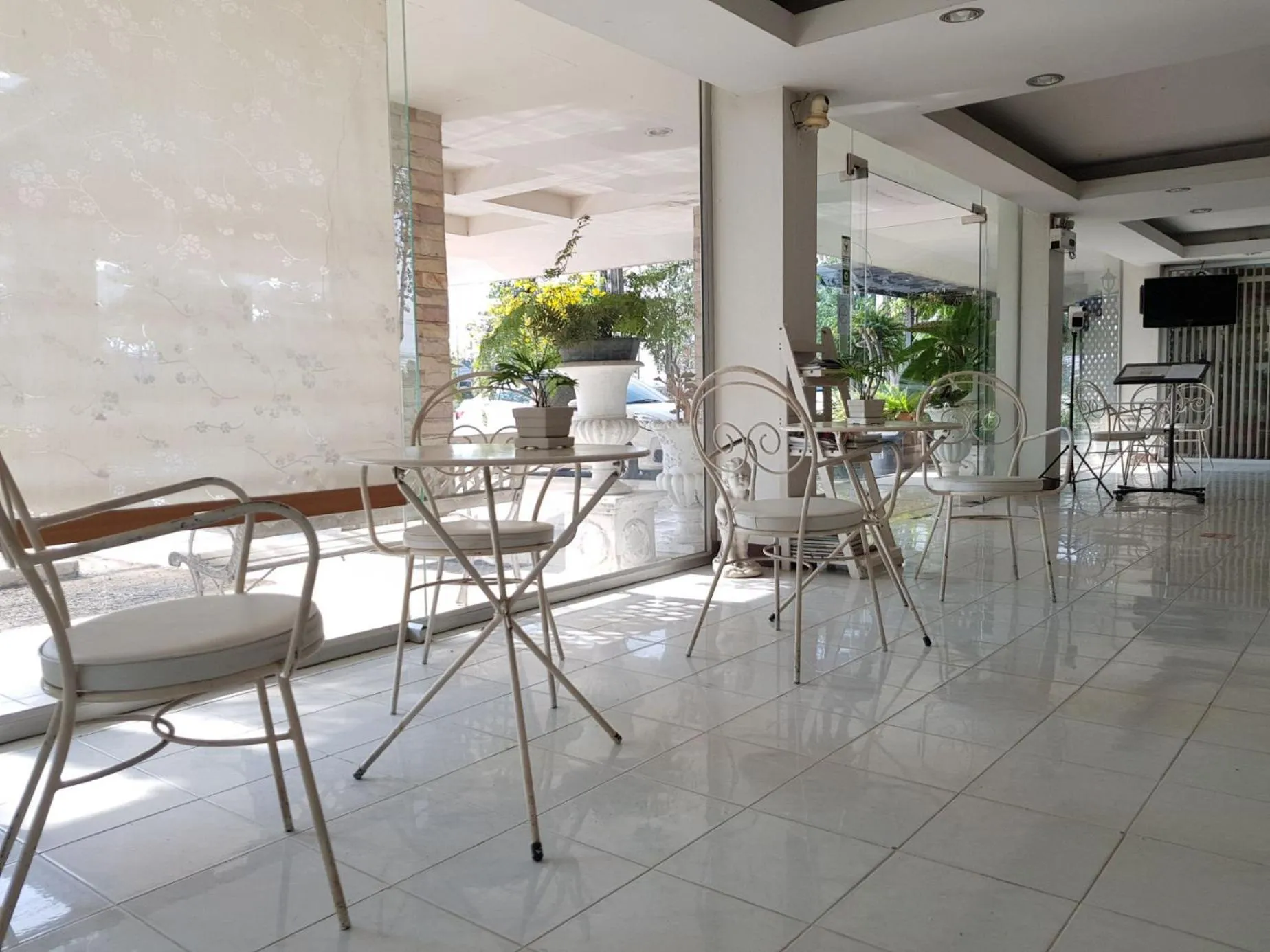 Restaurant/places to eat in Punya Garden Hotel