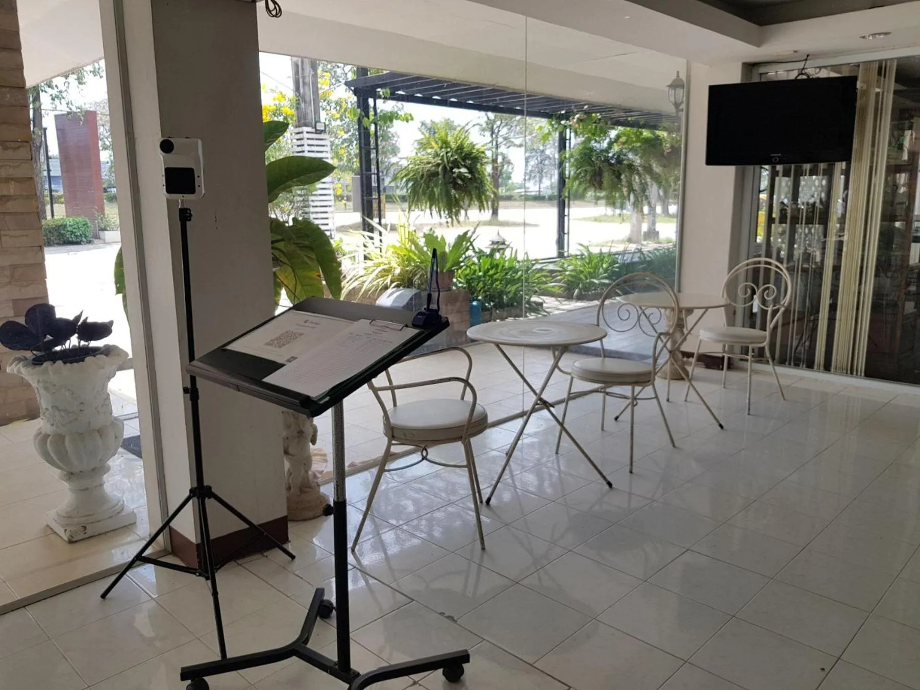 Dining area in Punya Garden Hotel