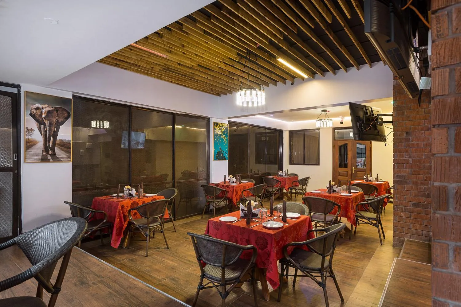 Restaurant/places to eat in HOTEL CENTRAL PARK & CONFERENCE CENTRE