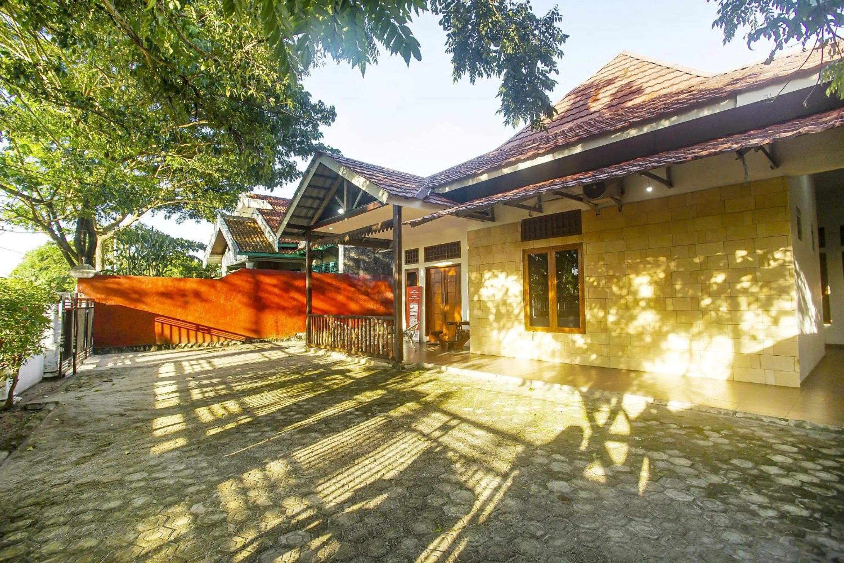 Facade/entrance in Hotel O Homestay Syariah