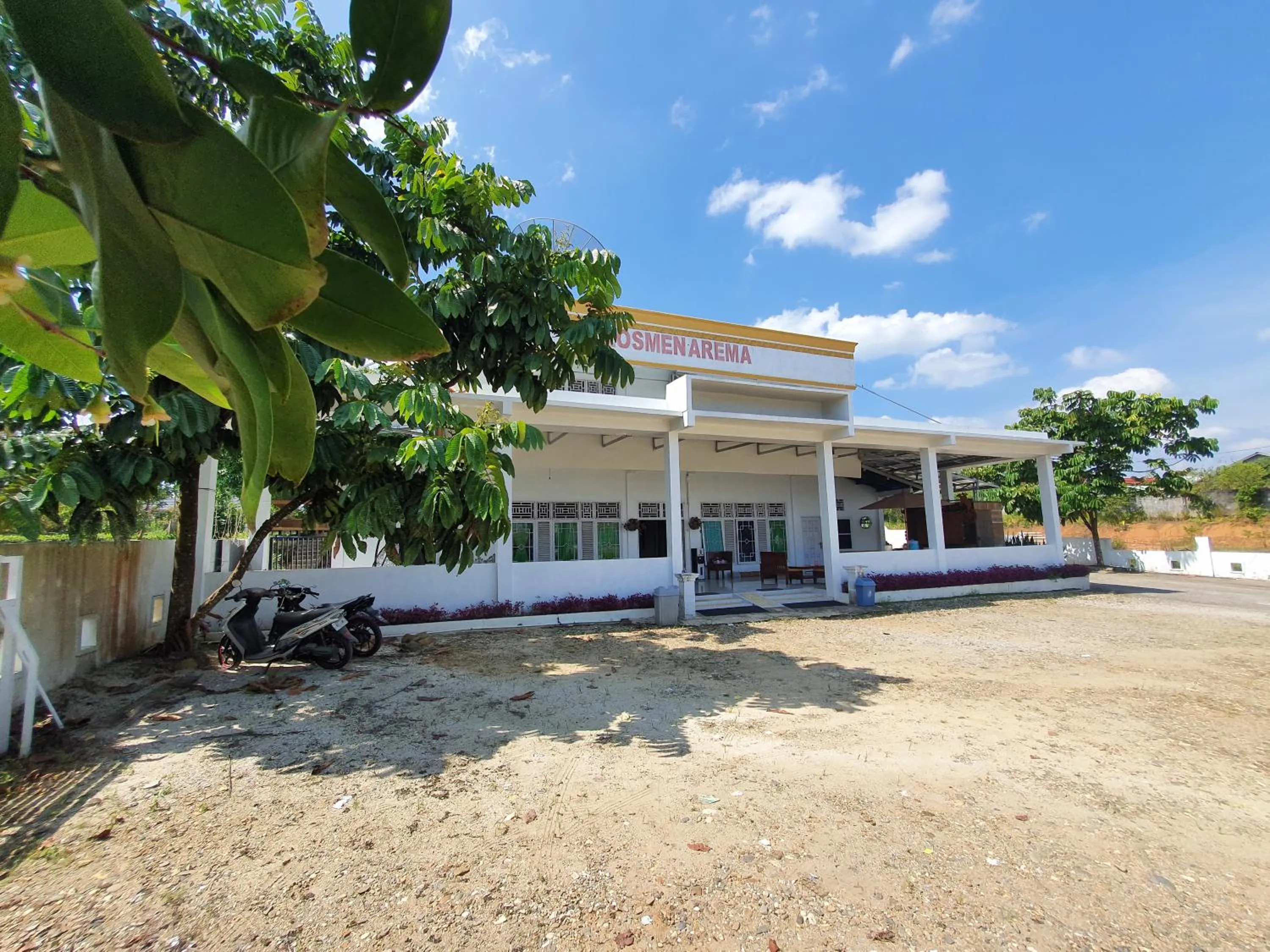 Facade/entrance in Hotel O Losmen Bunda Arema