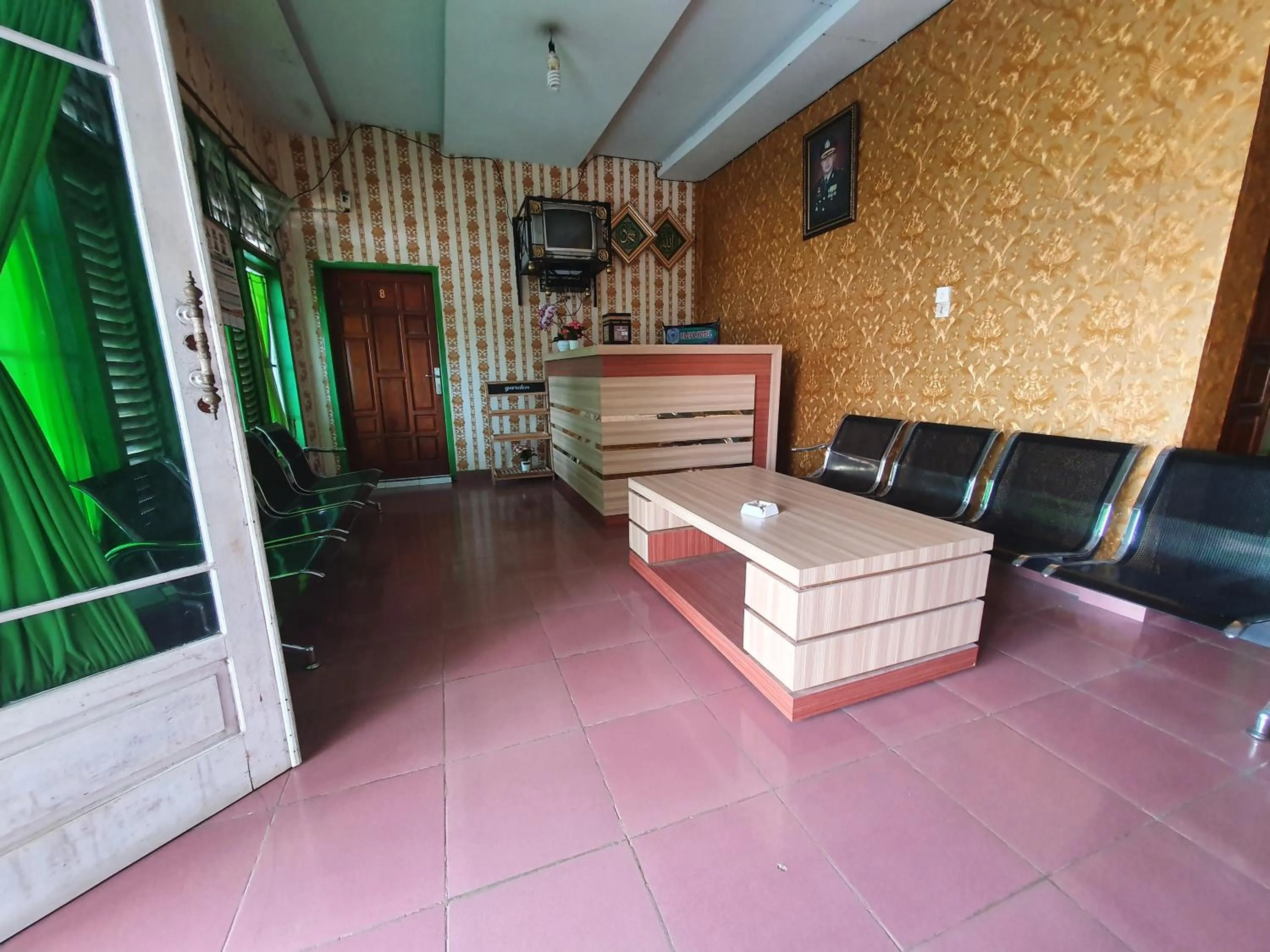 Lobby or reception in Hotel O Losmen Bunda Arema