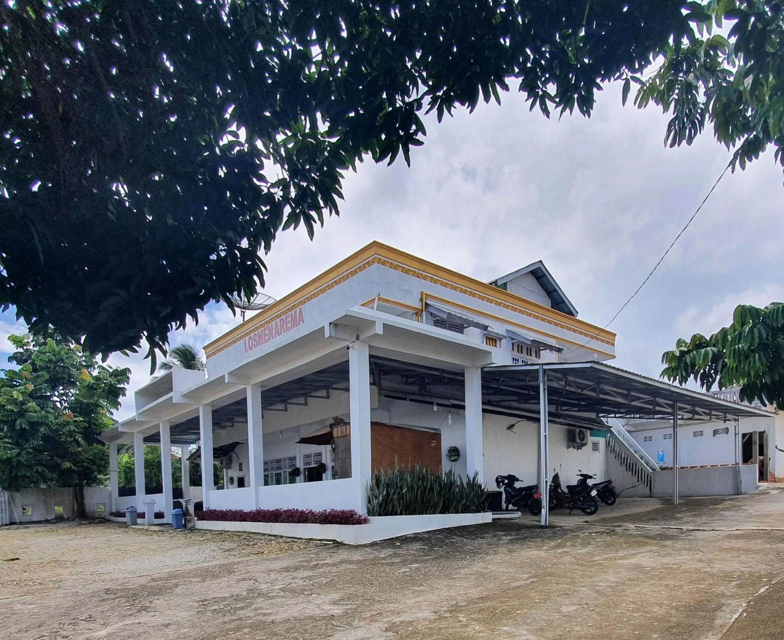 Facade/entrance in Hotel O Losmen Bunda Arema