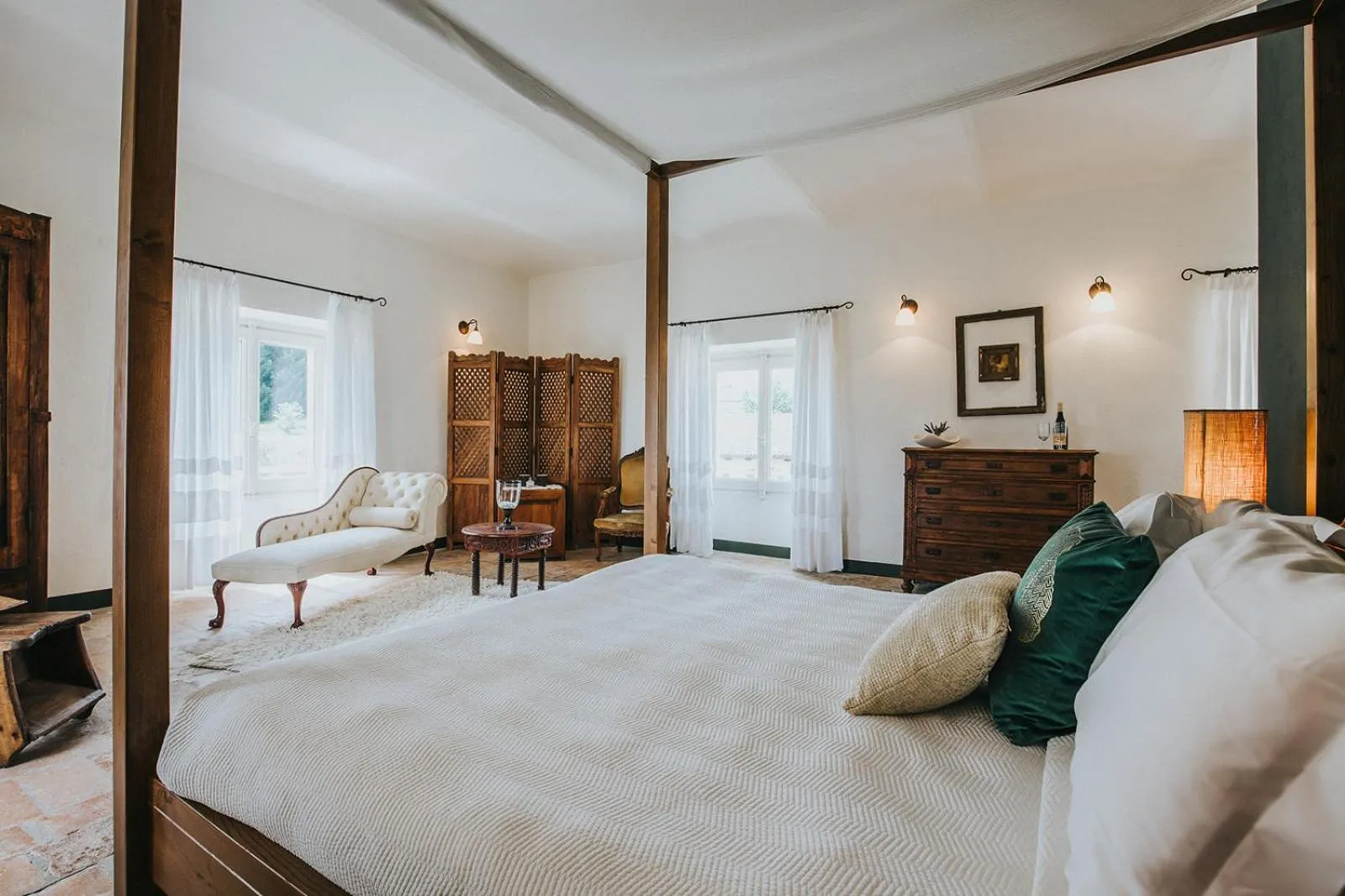 Bed in La Villa Hotel