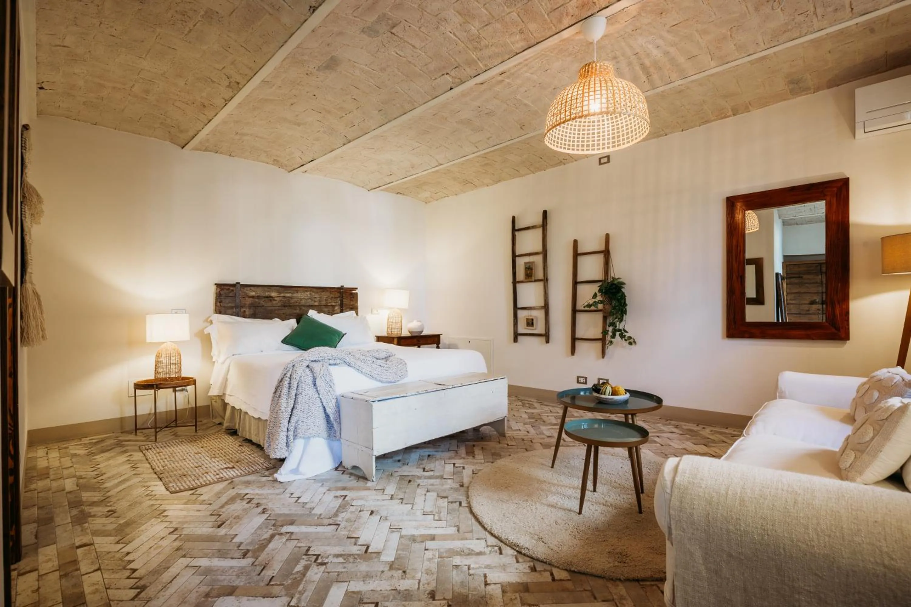 Bed in La Villa Hotel