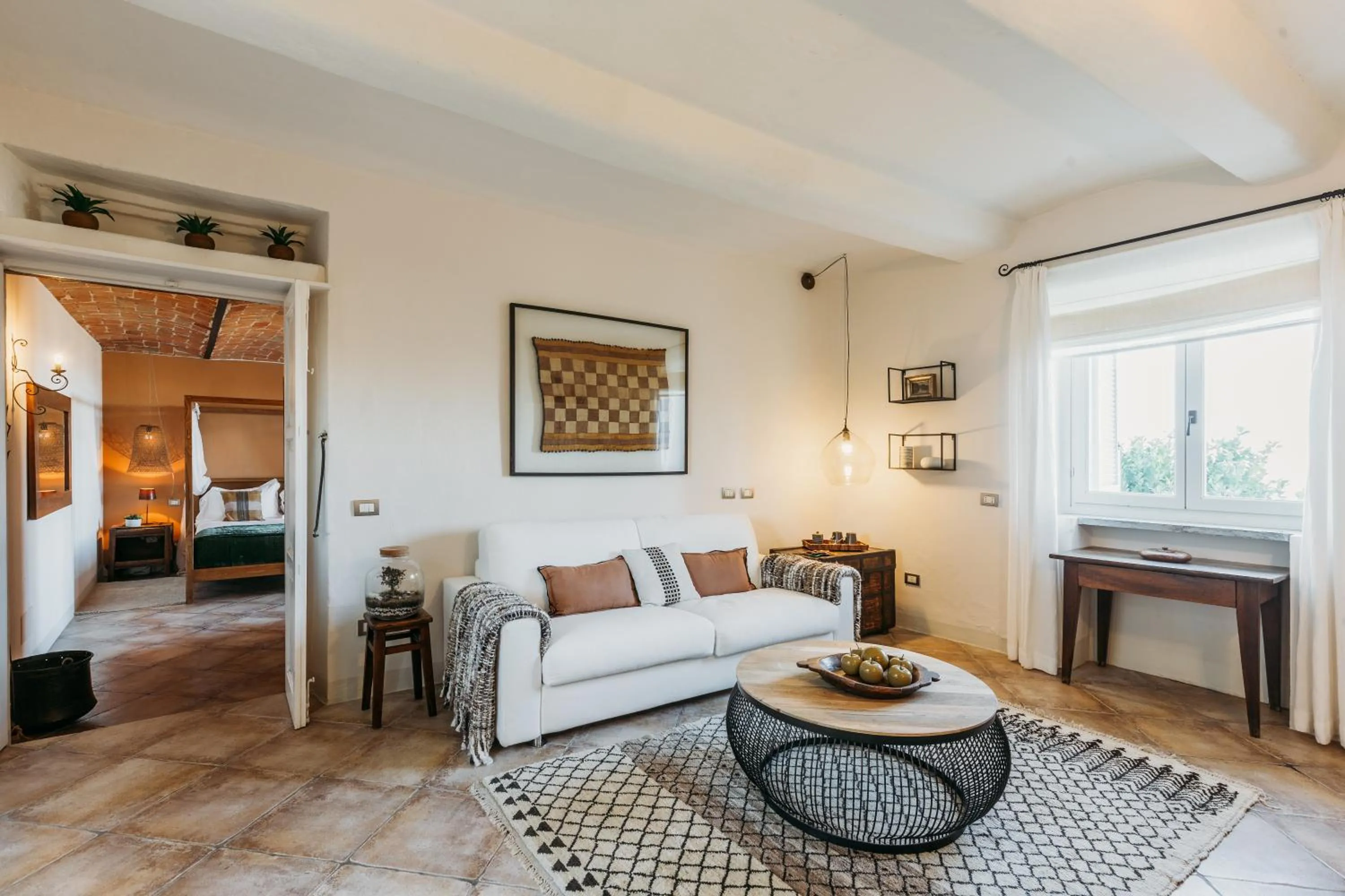 Living room, Bed in La Villa Hotel