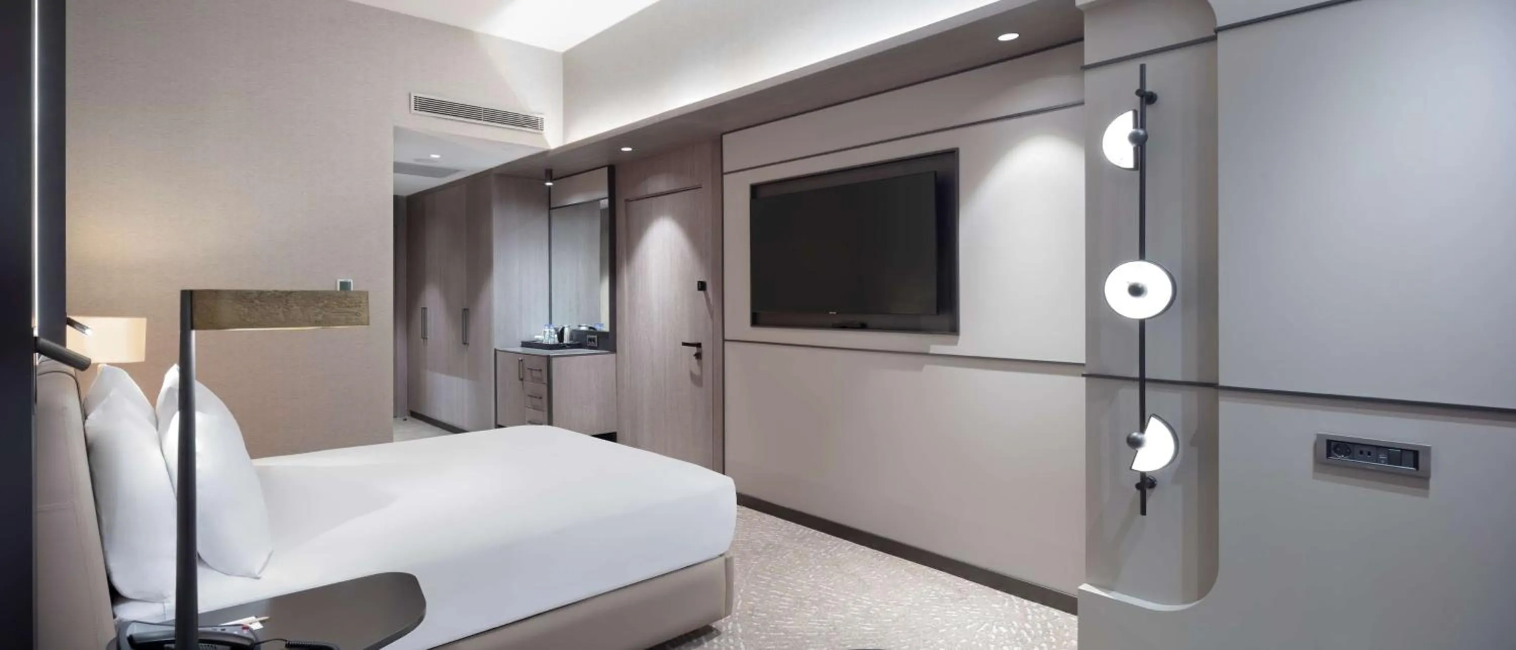 Bed in Doubletree By Hilton Canakkale