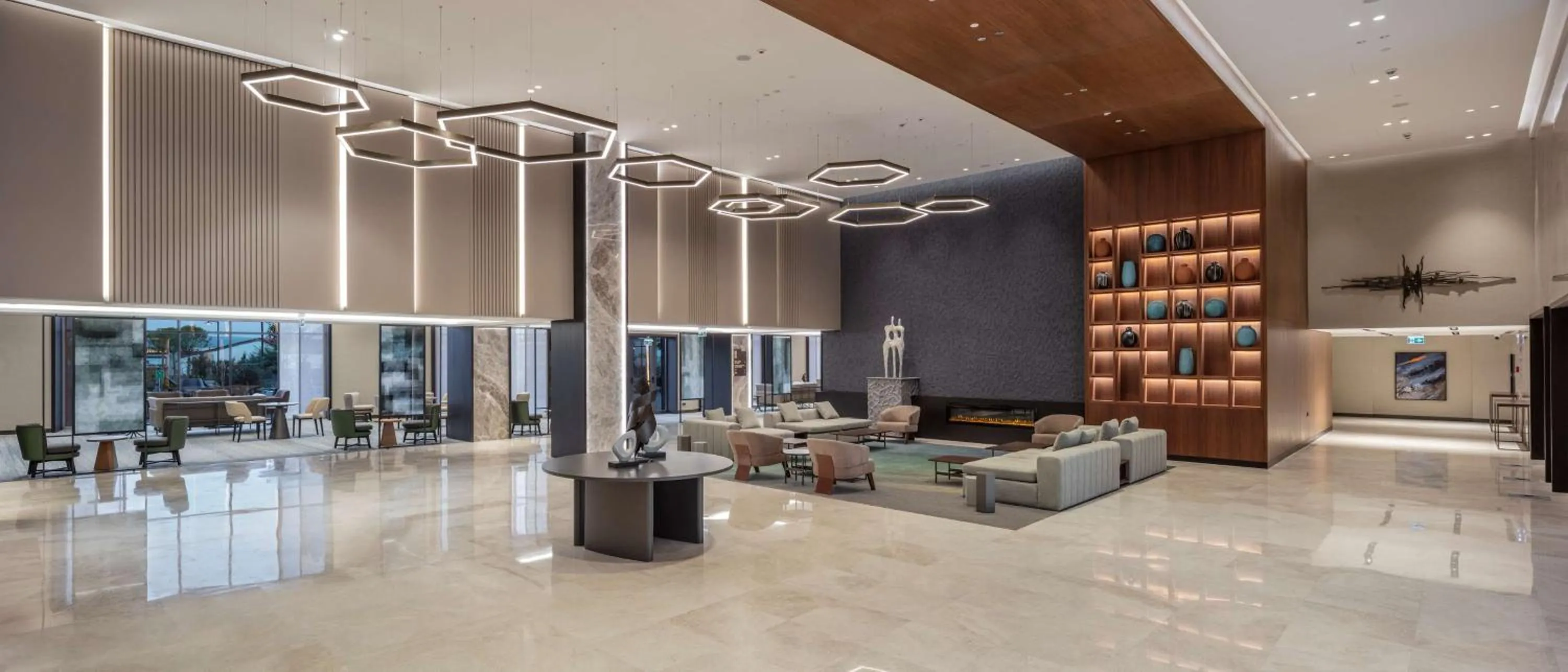 Lobby or reception in Doubletree By Hilton Canakkale