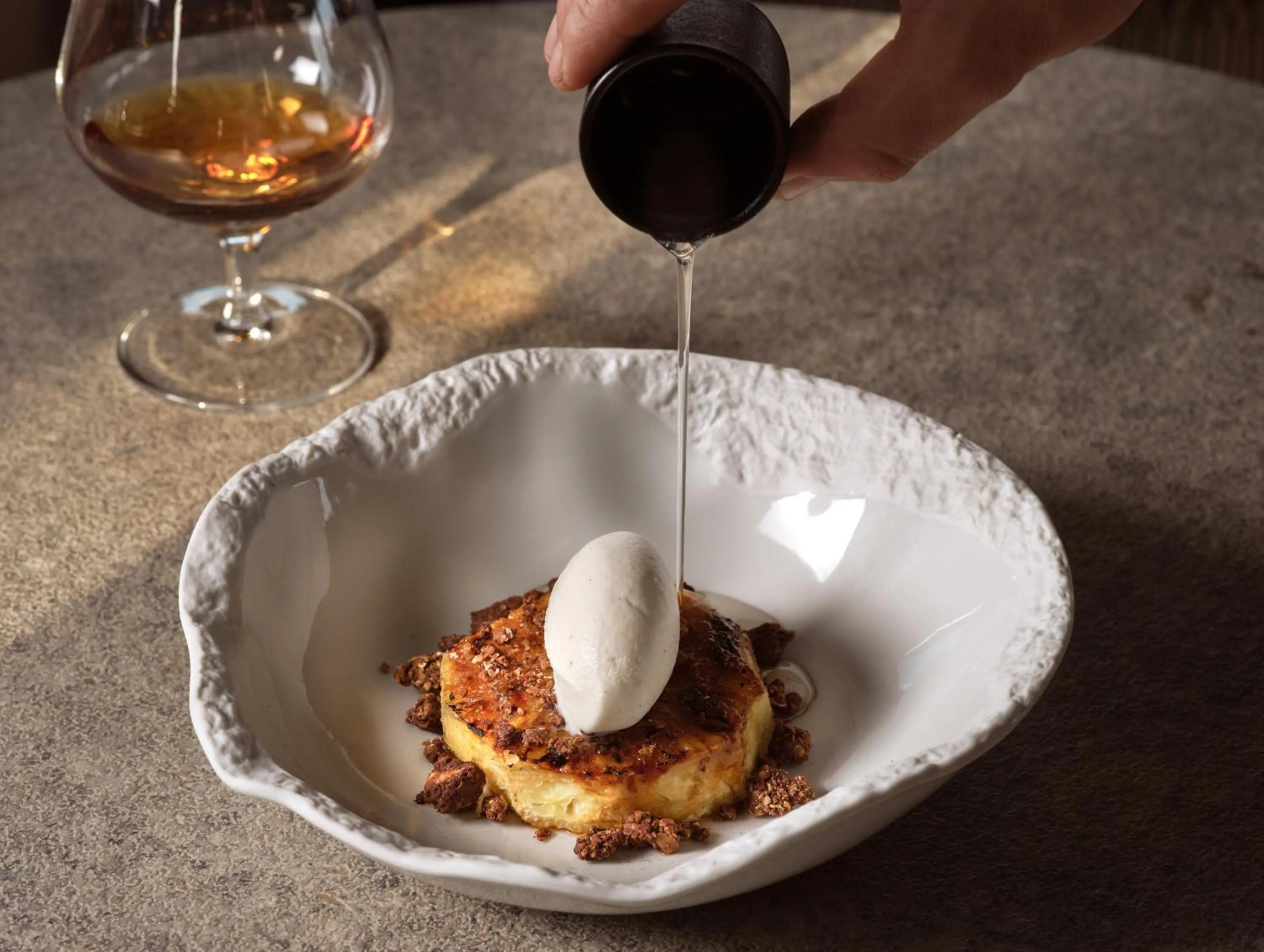 Restaurant/places to eat in Sea Breeze Santorini Beach Resort, Curio By Hilton