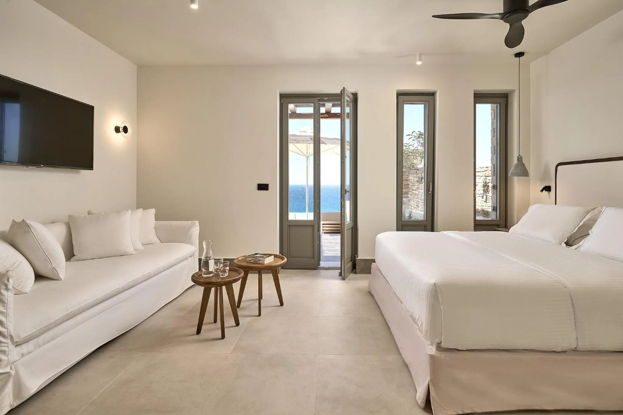 Photo of the whole room, Bed in Ios Grand Pool Suites