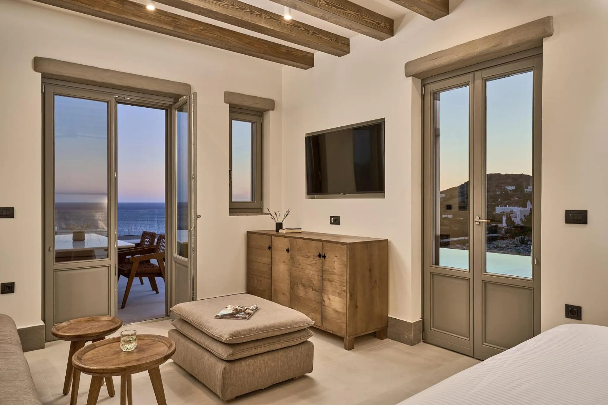 Balcony/Terrace, Bed in Ios Grand Pool Suites