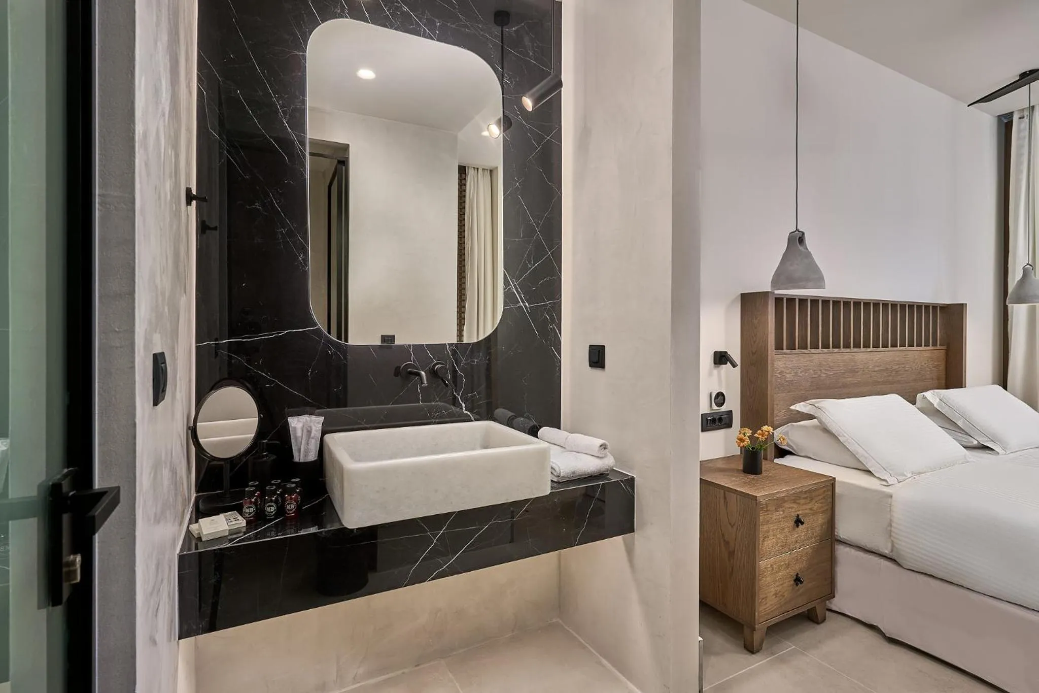 Bathroom, Bed in Ios Grand Pool Suites