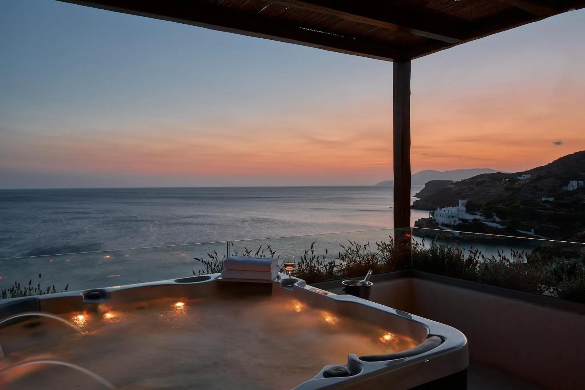 Hot Tub in Ios Grand Pool Suites