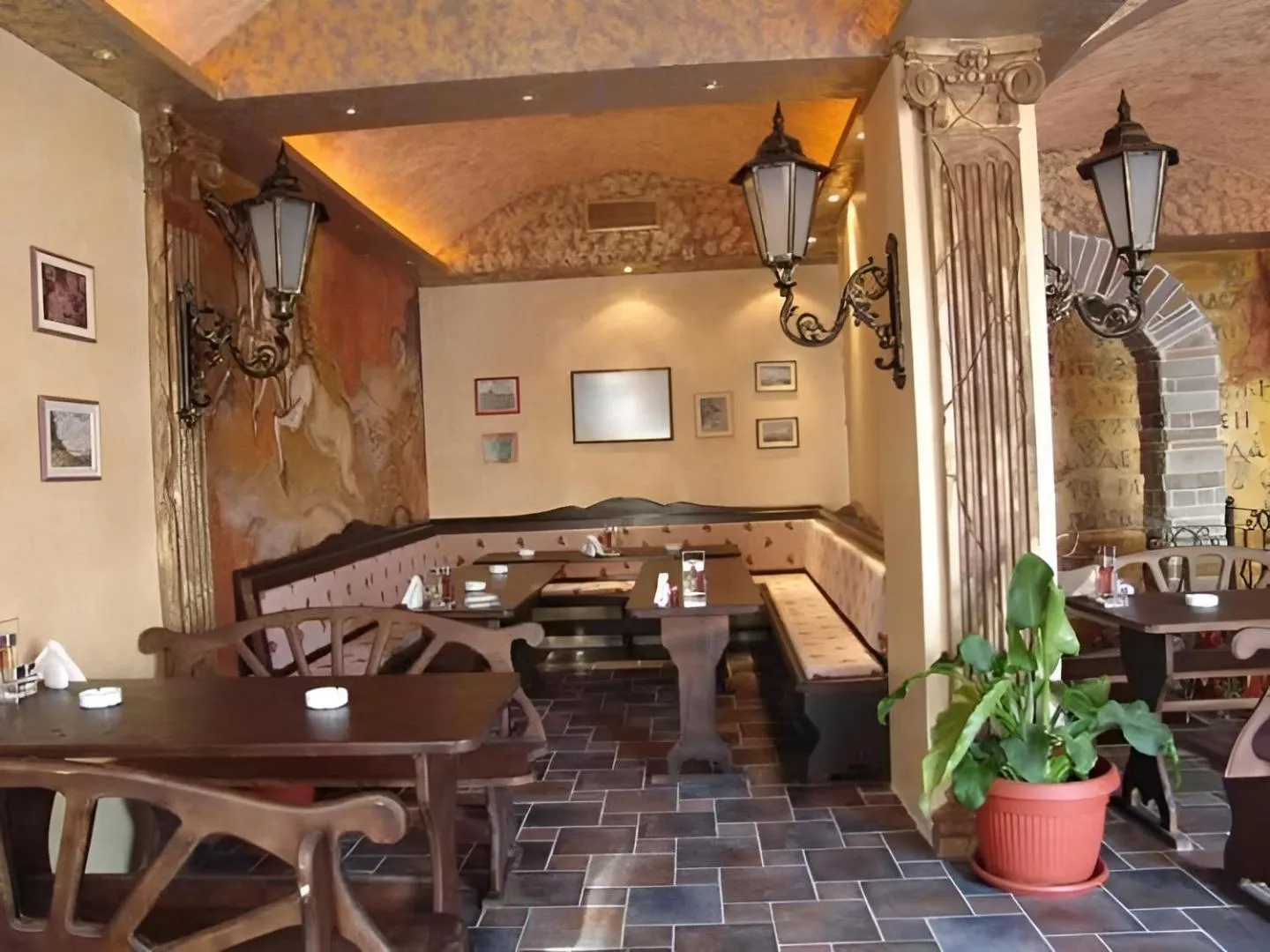 Restaurant/places to eat in Hotel Brilliantin