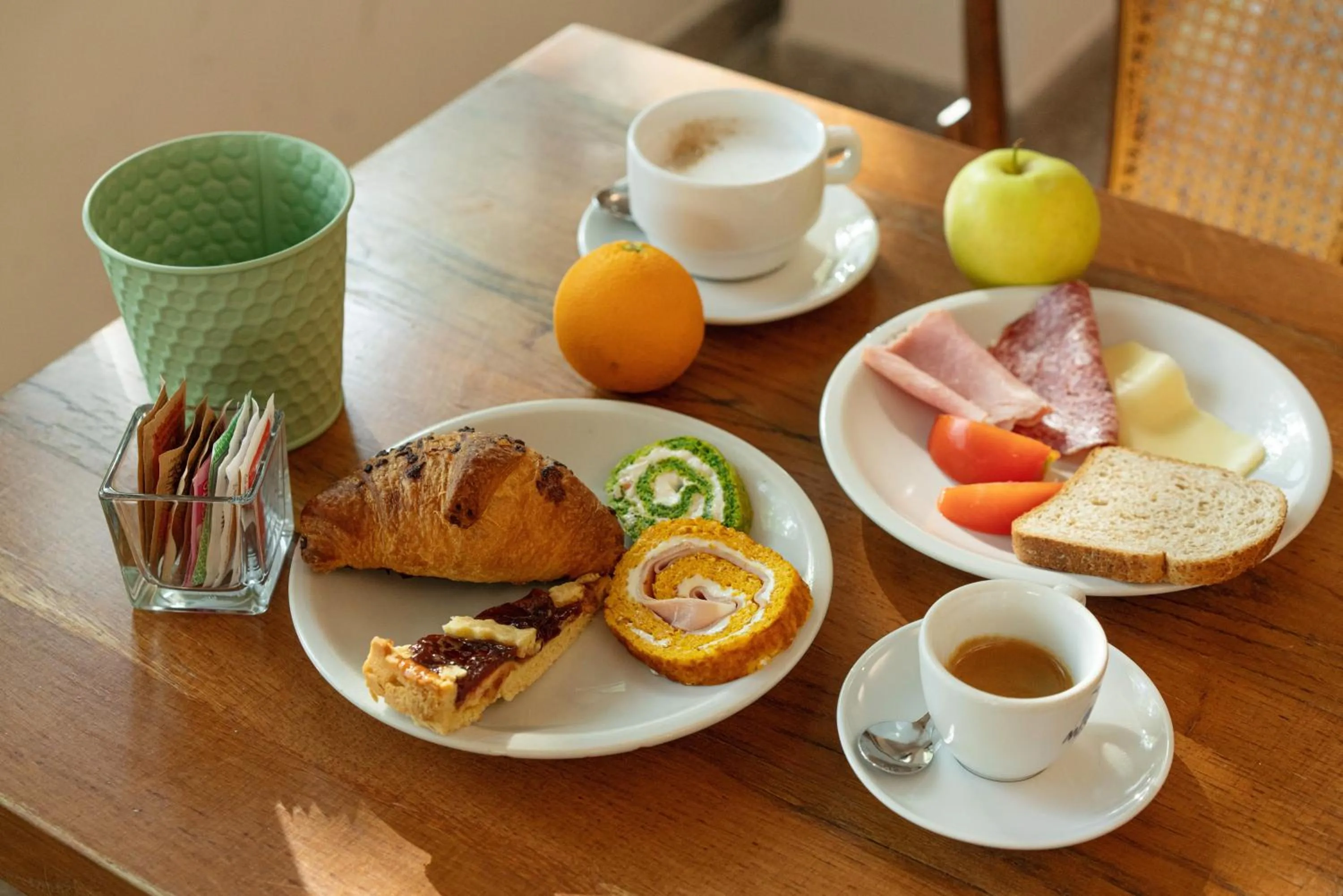 Food and drinks in Lime Hotel