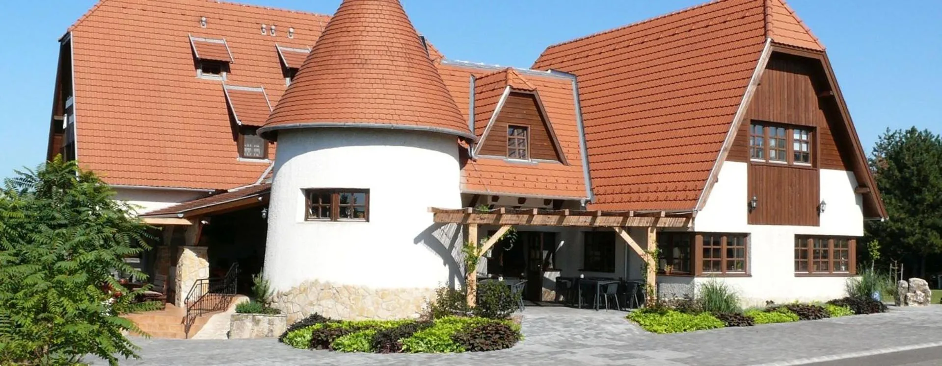 Kádárta Vendéglő Panzió