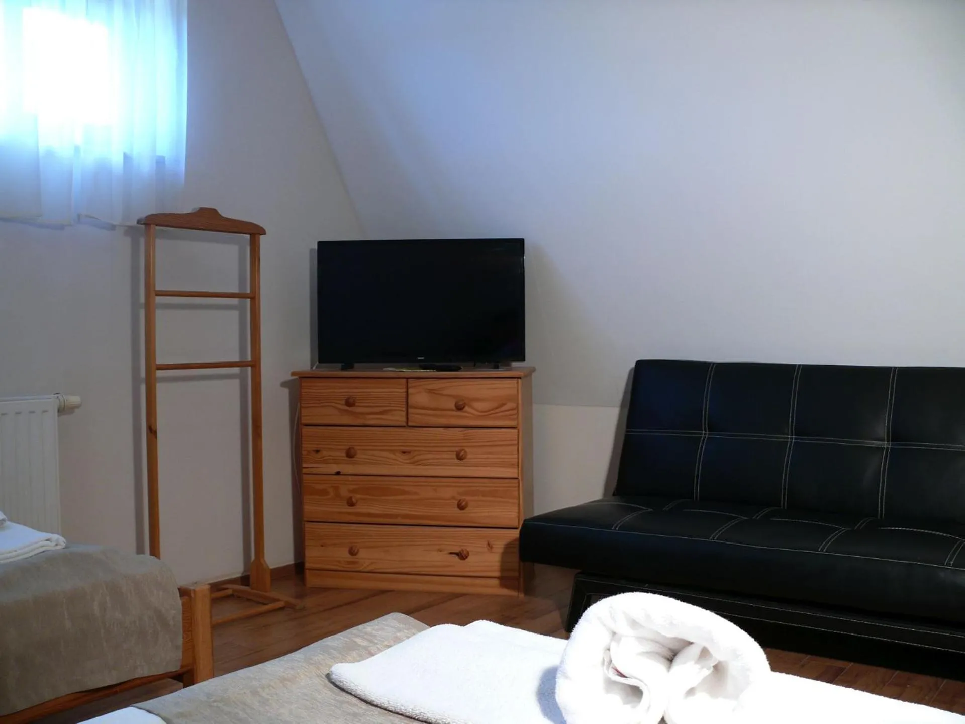 Photo of the whole room, Bed in Kádárta Vendéglő Panzió