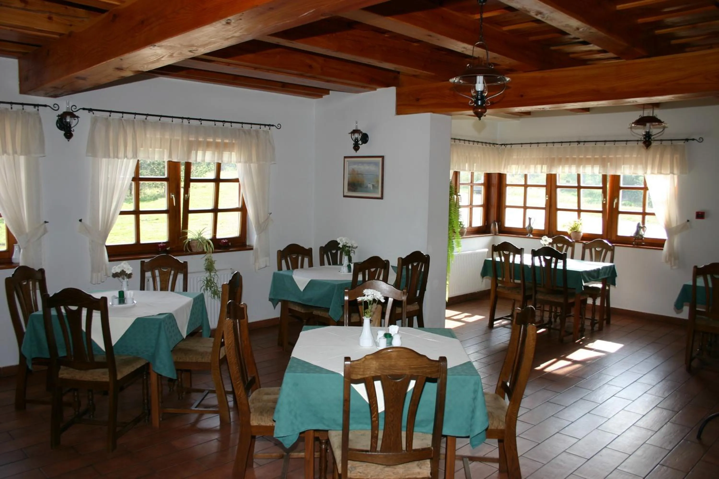 Restaurant/places to eat in Kádárta Vendéglő Panzió