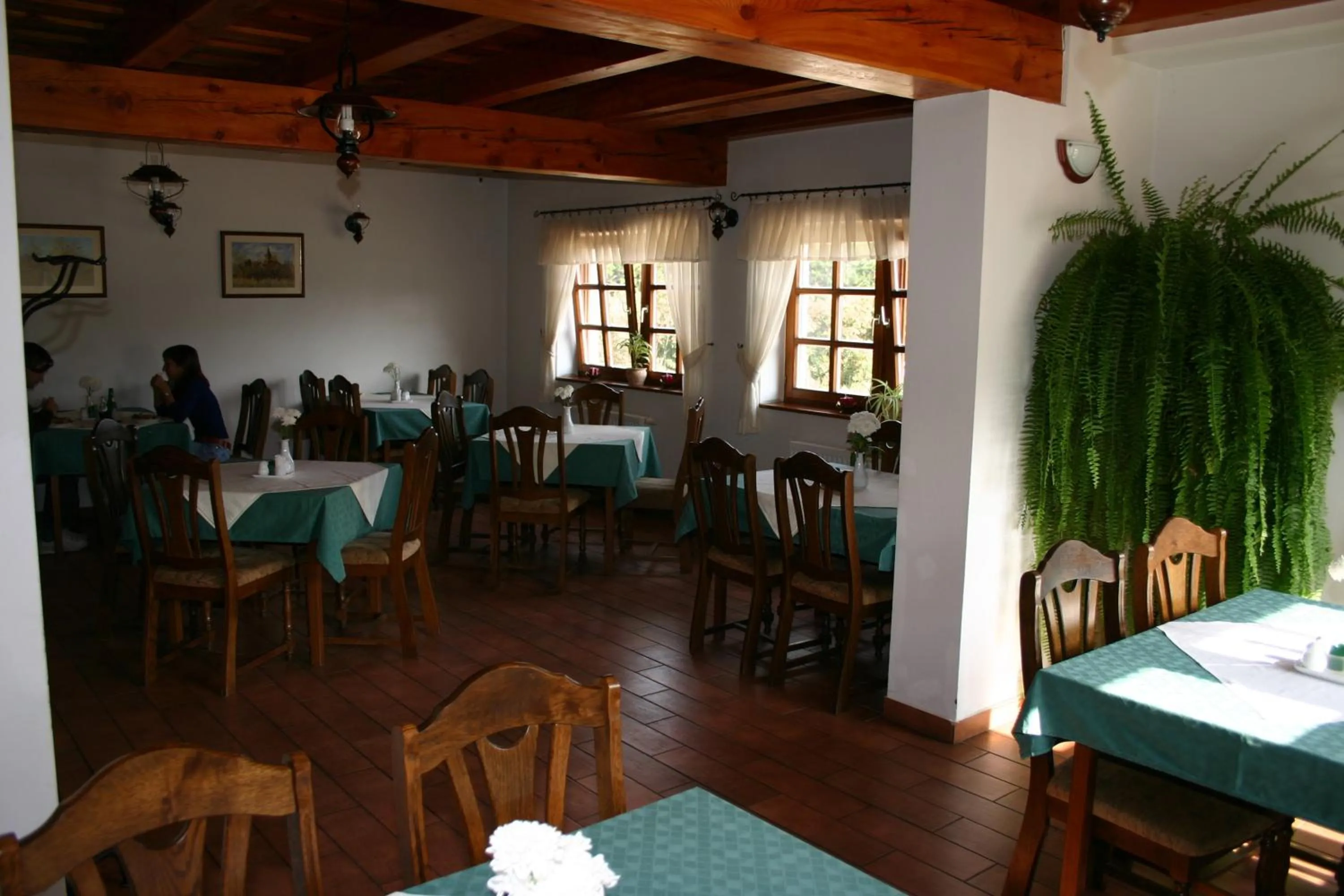 Restaurant/places to eat in Kádárta Vendéglő Panzió