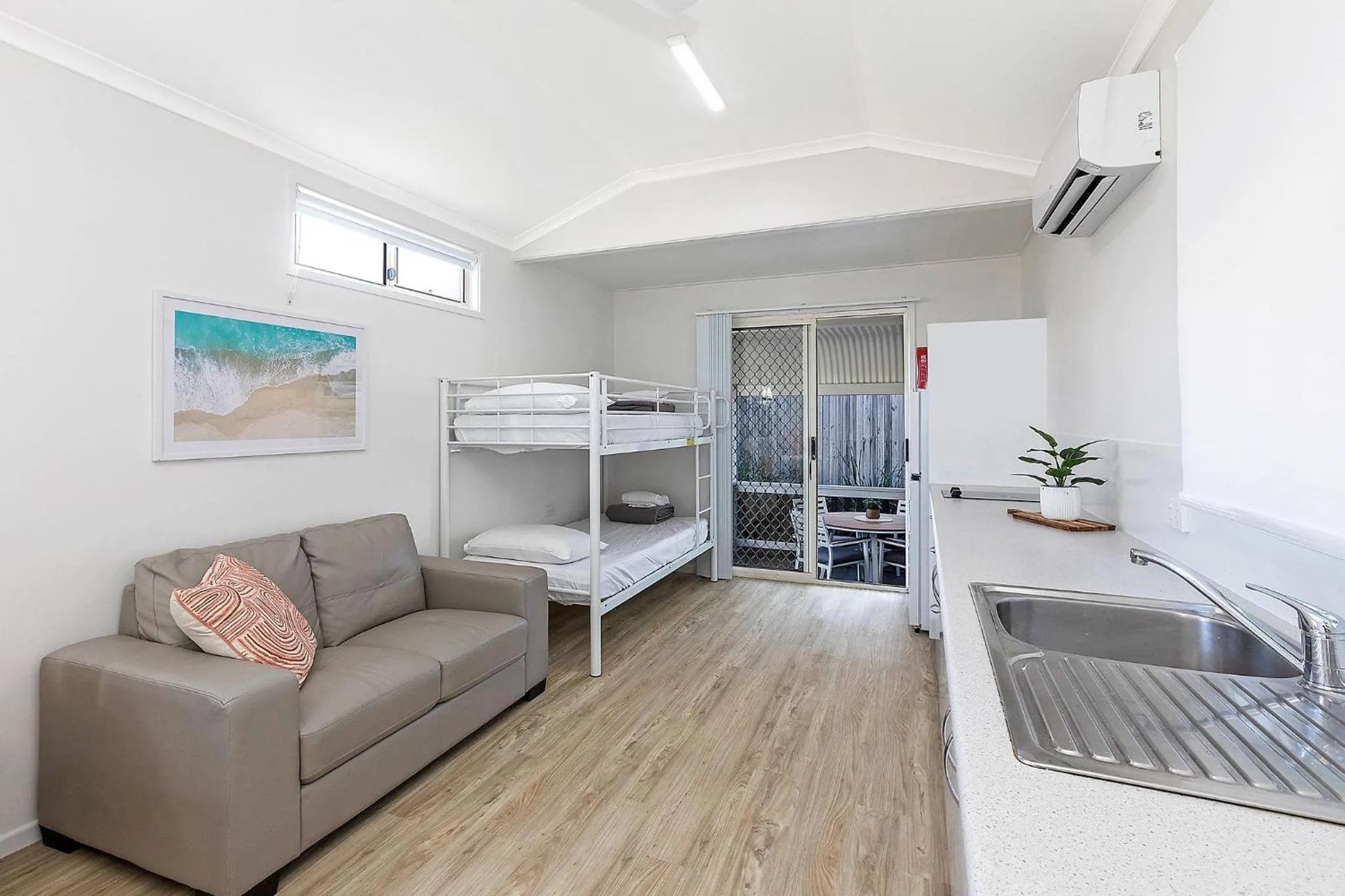 Kitchen or kitchenette, Bed in Reflections Ballina - Holiday Park