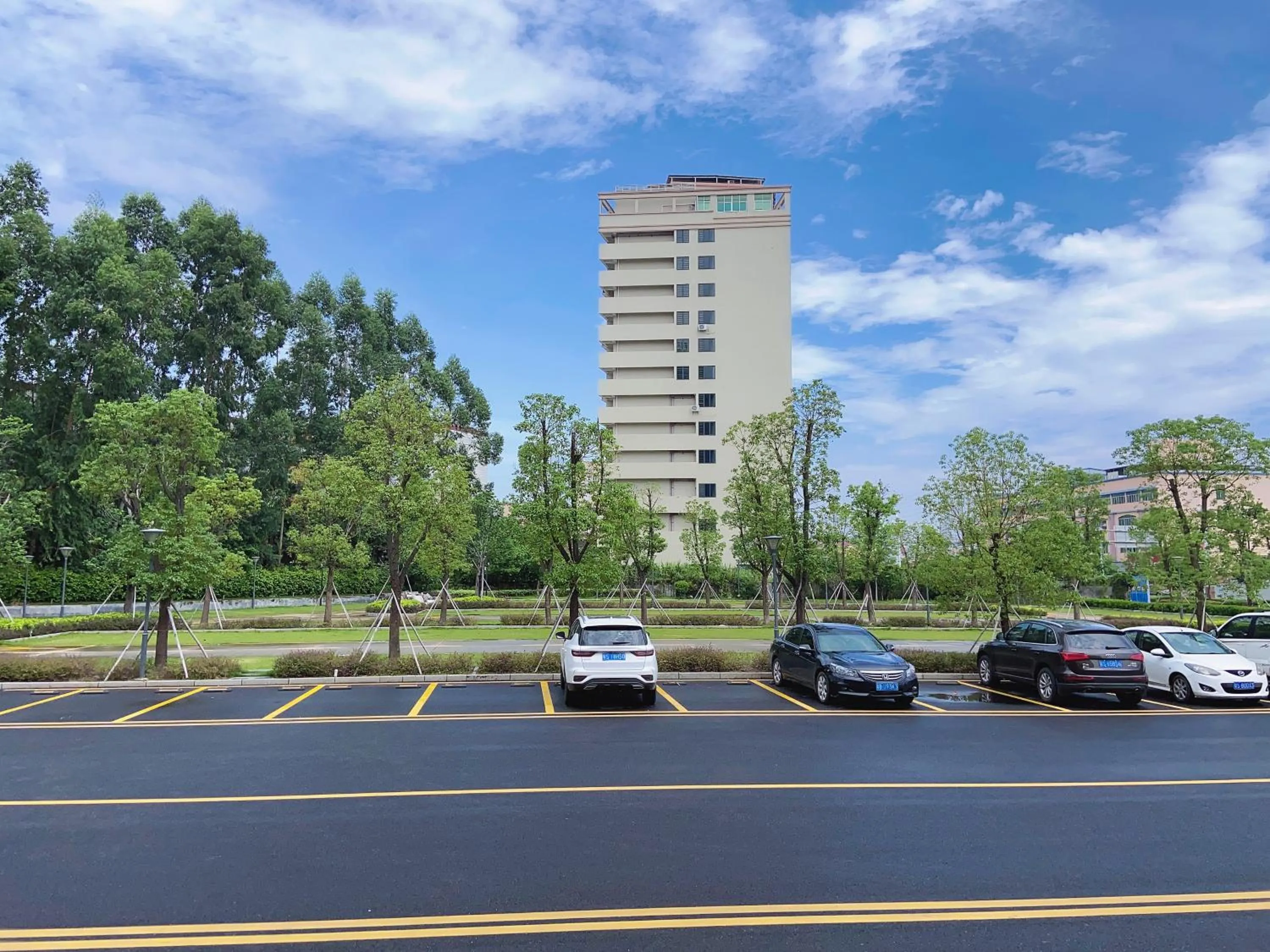 Parking in Rising Dragon International Hotel