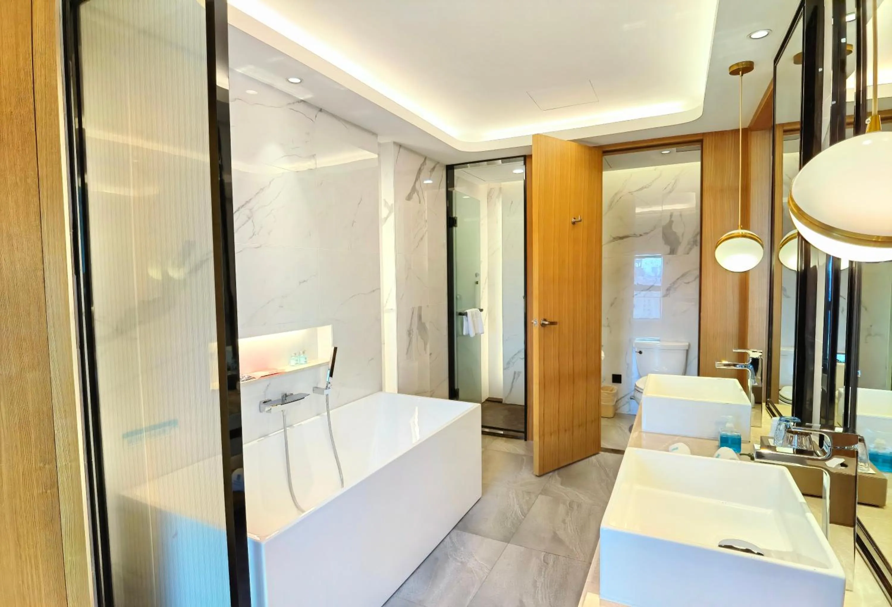 Toilet in Rising Dragon International Hotel