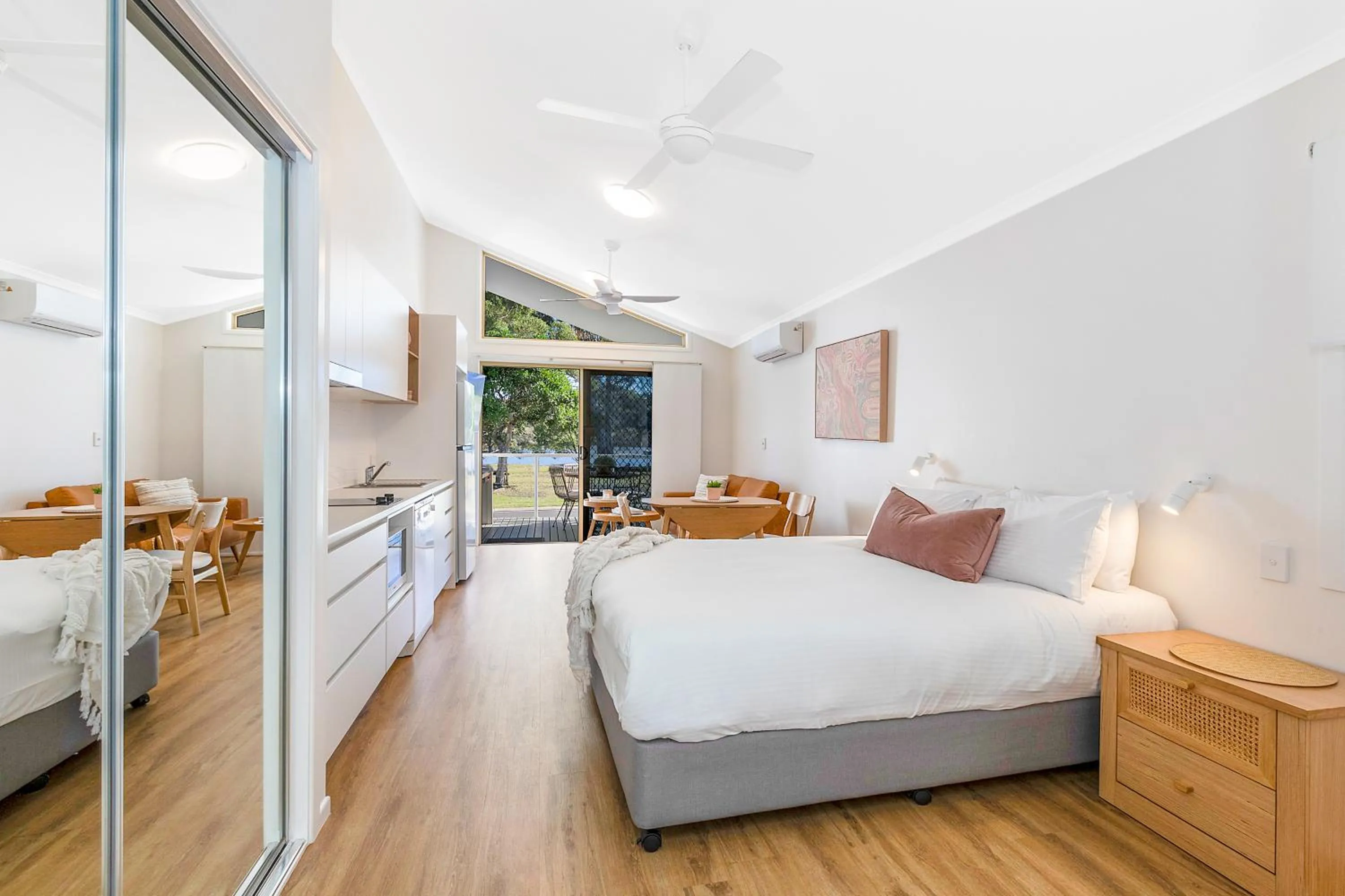 Bedroom, Bed in Reflections Ferry Reserve - Holiday Park