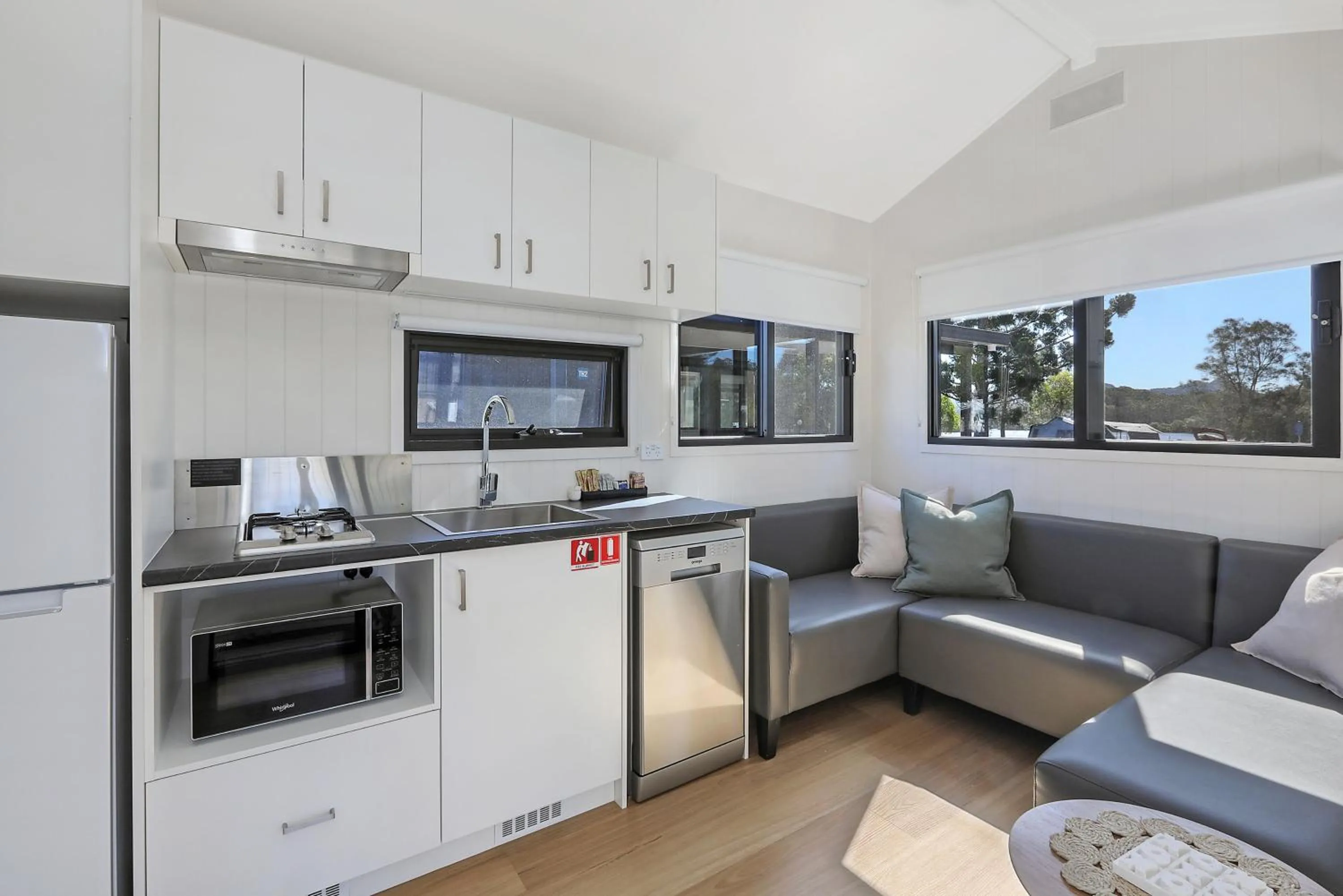 Kitchen or kitchenette in Reflections Ferry Reserve - Holiday Park