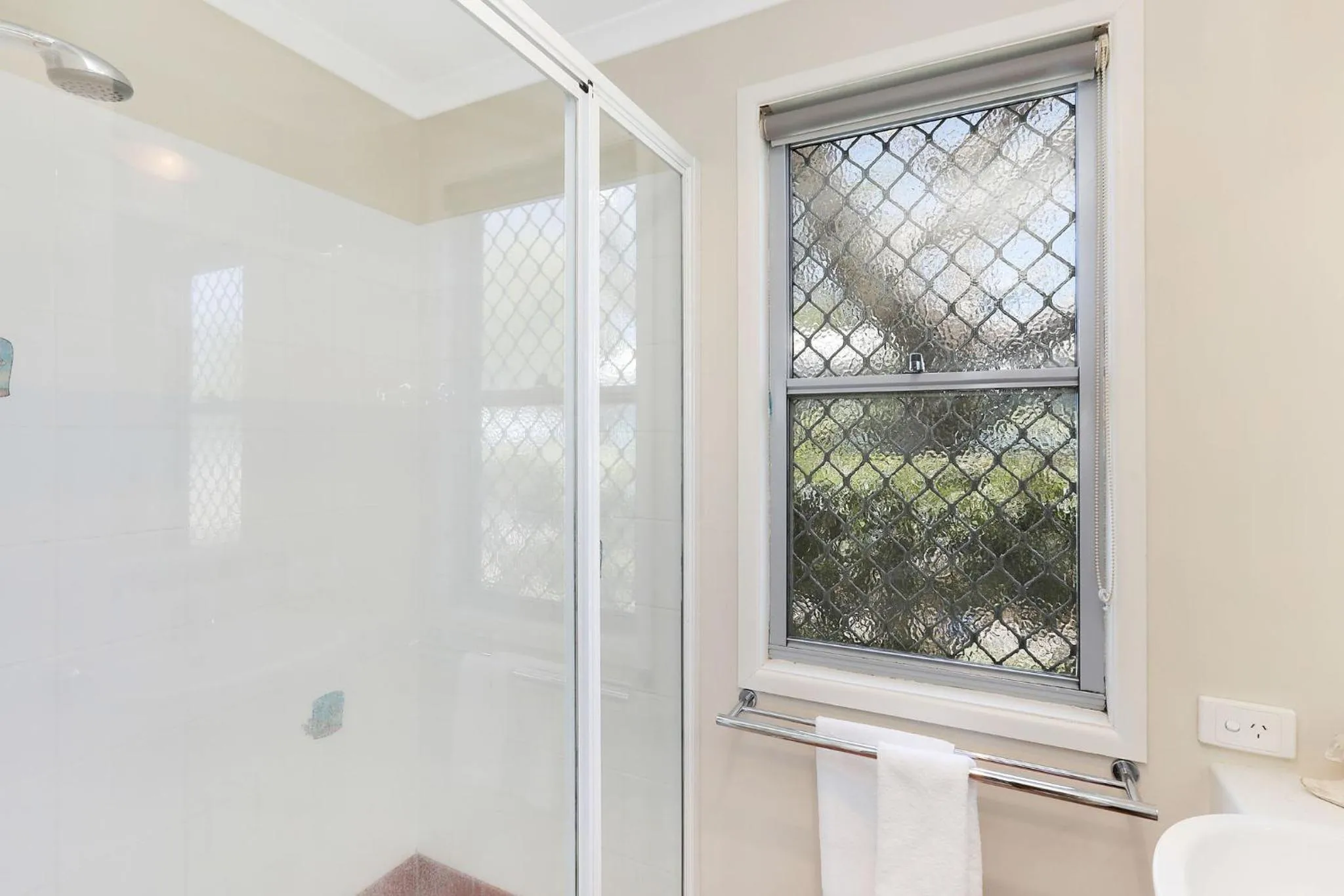 Shower in Reflections Massy Greene - Holiday Park