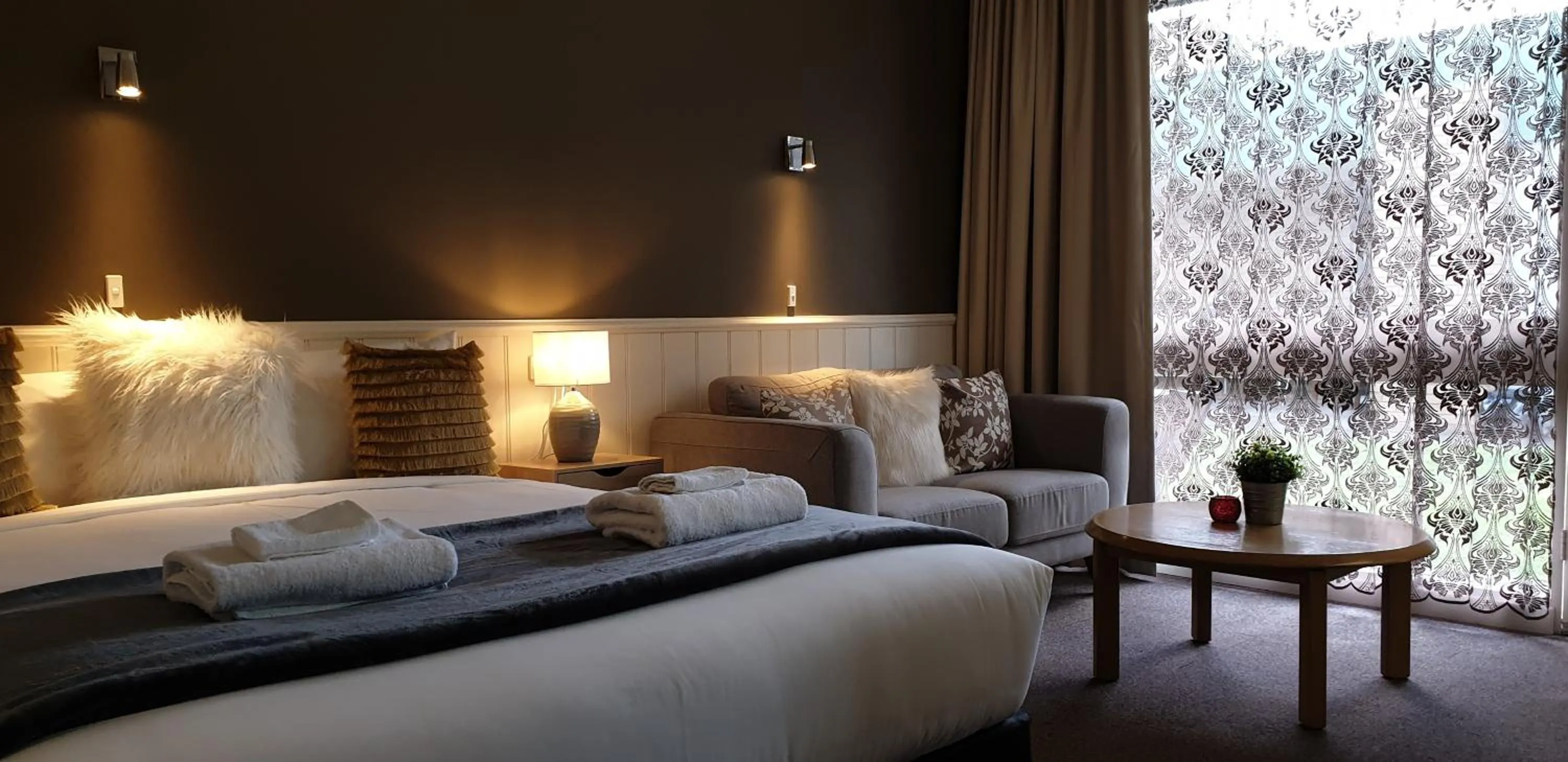 Bedroom, Bed in Sandpipers @ Millicent