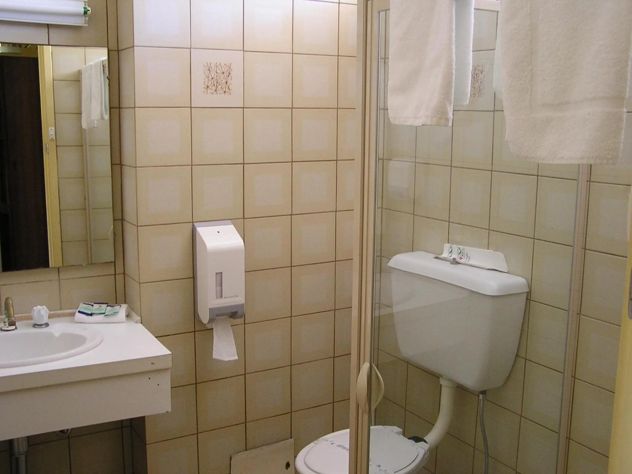 Bathroom in Sandpipers @ Millicent