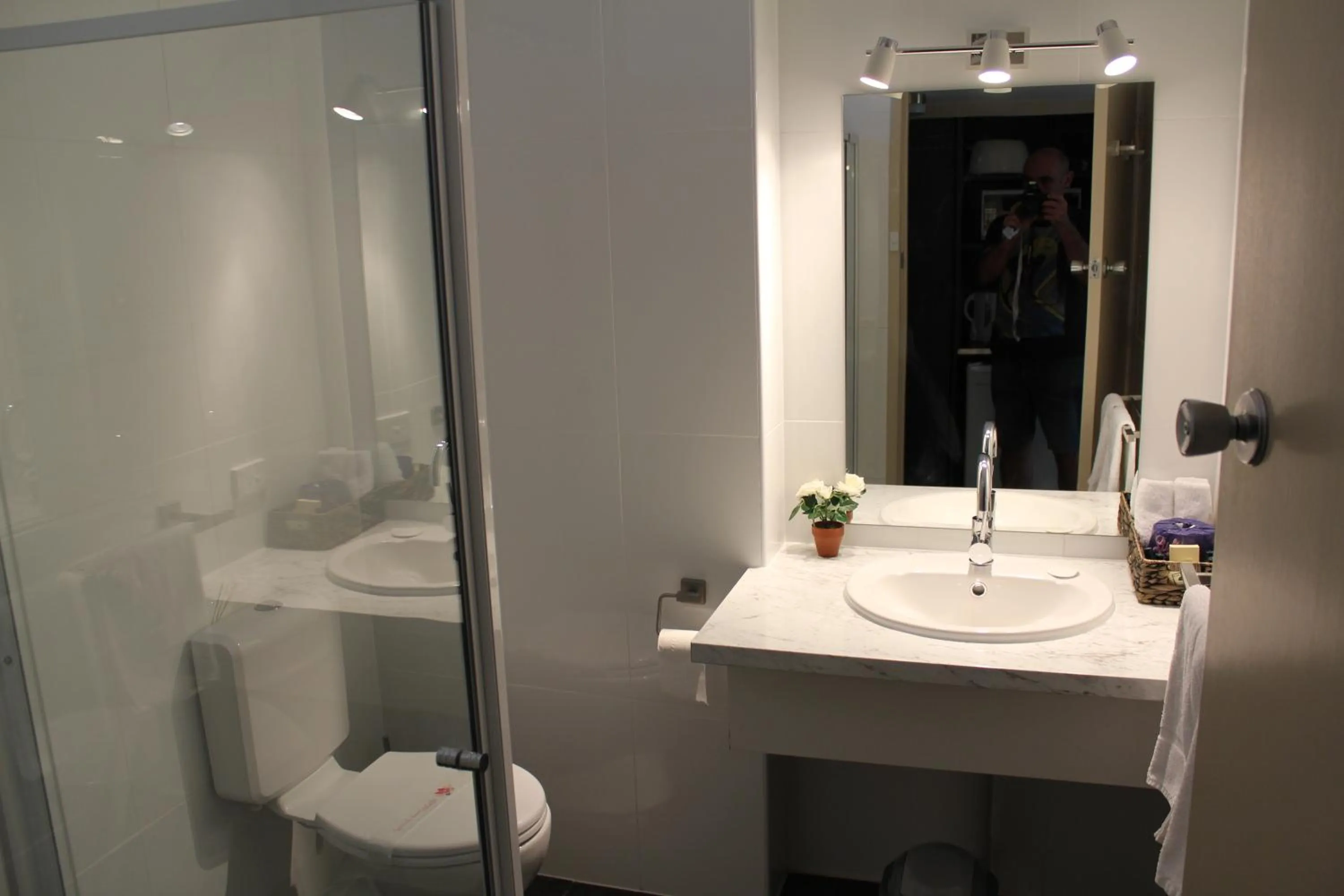 Bathroom in Sandpipers @ Millicent