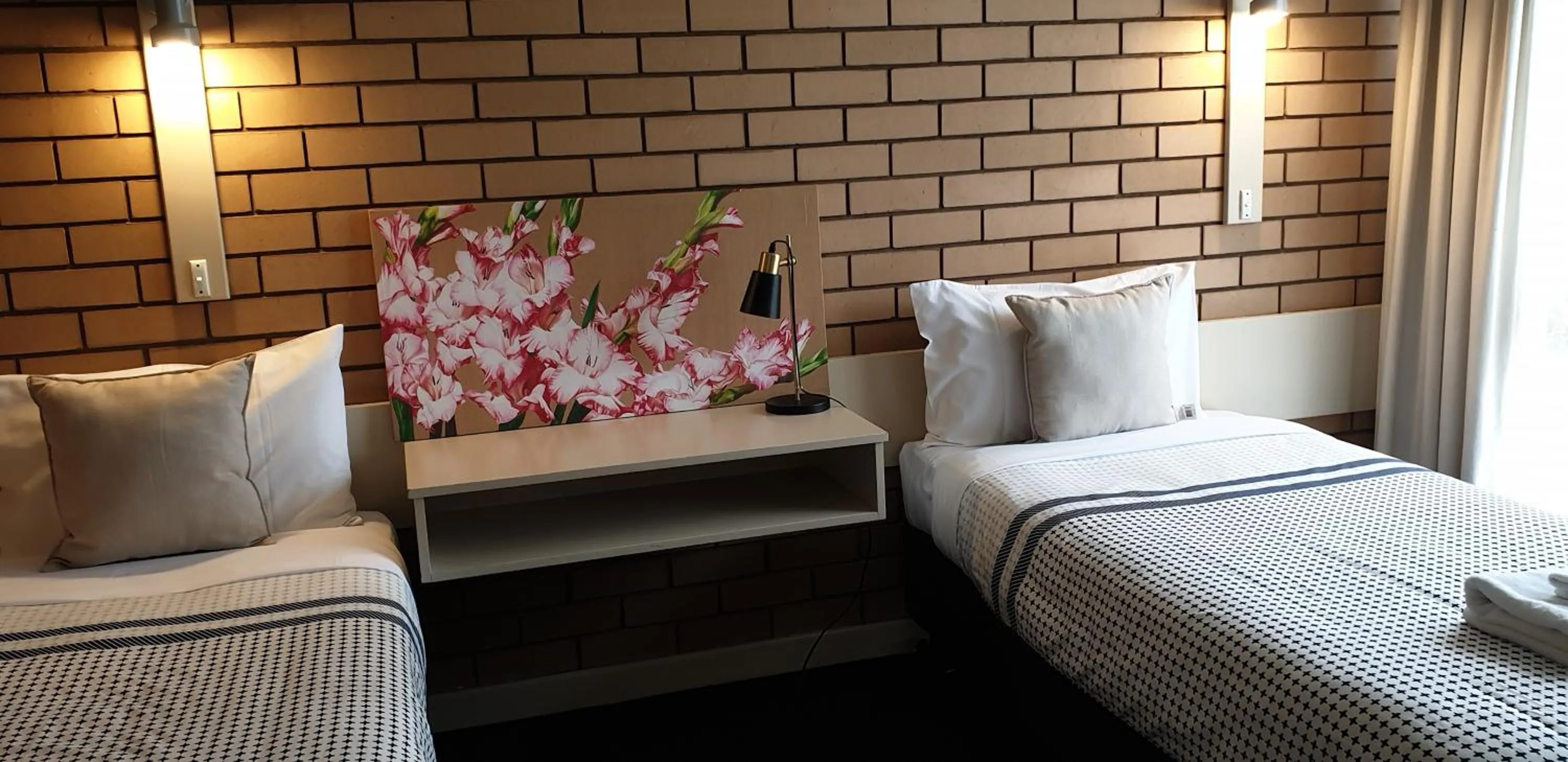 Bedroom, Bed in Sandpipers @ Millicent