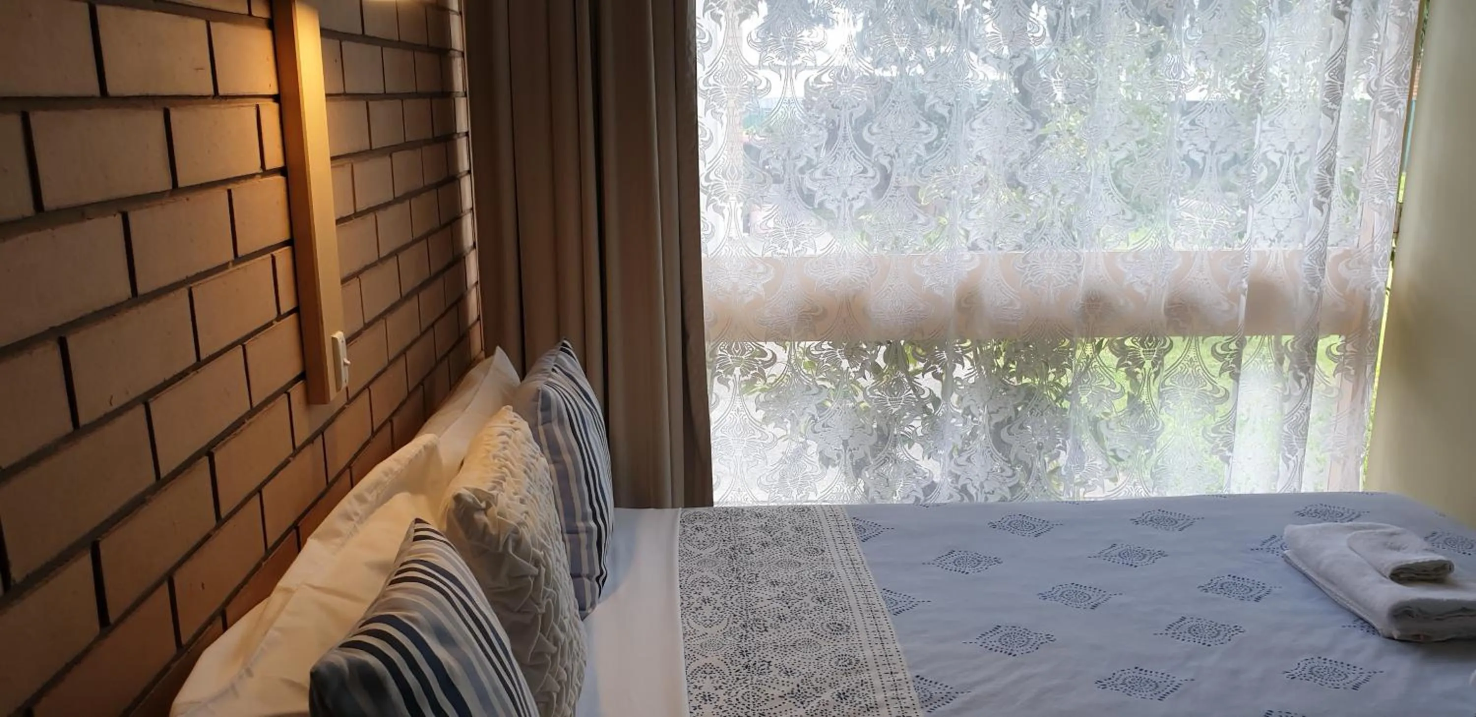 Bedroom, Bed in Sandpipers @ Millicent