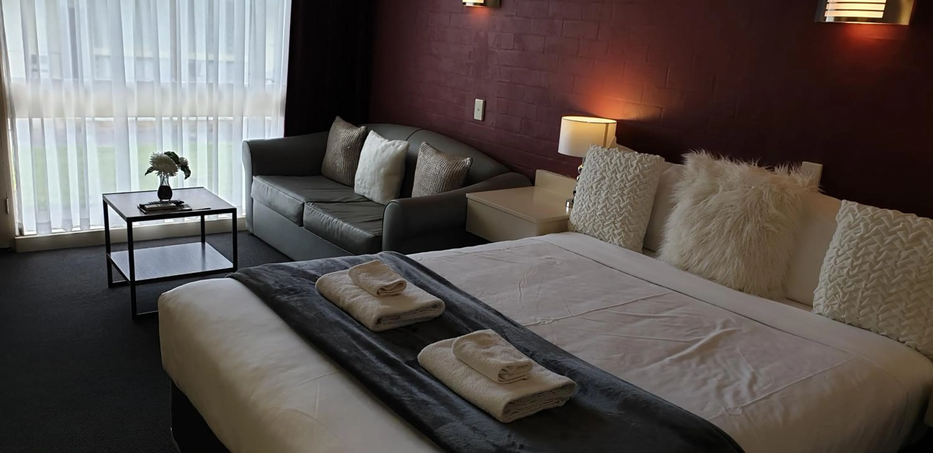 Seating area, Bed in Sandpipers @ Millicent