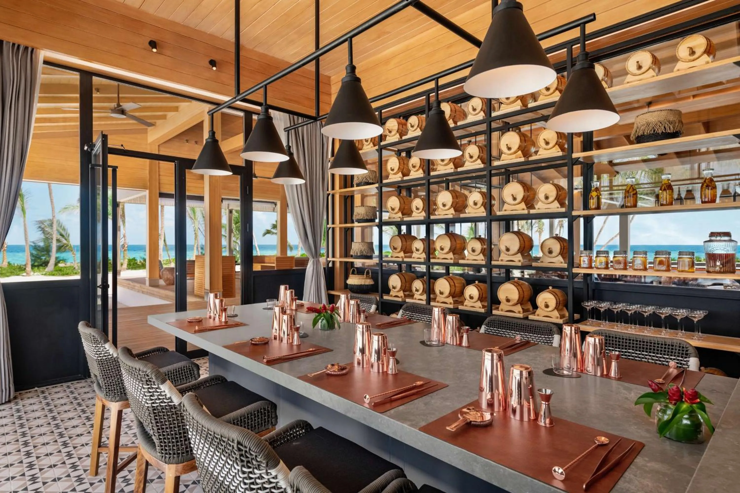 Lounge or bar in Hilton Maldives Amingiri Resort & Spa