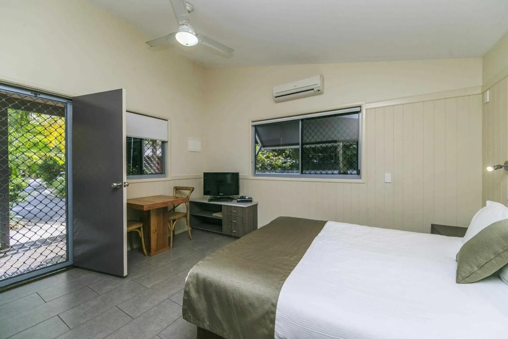 Bed in Reflections Byron Bay - Holiday Park