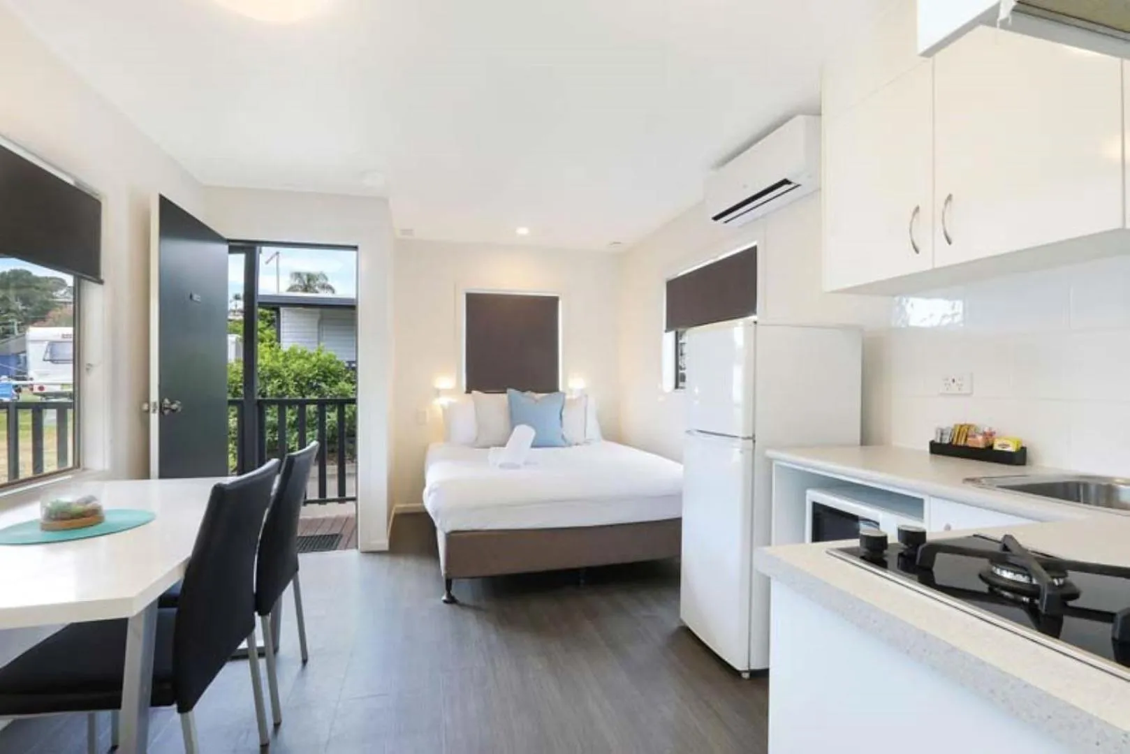 Photo of the whole room, Bed in Reflections Shaws Bay - Holiday Park