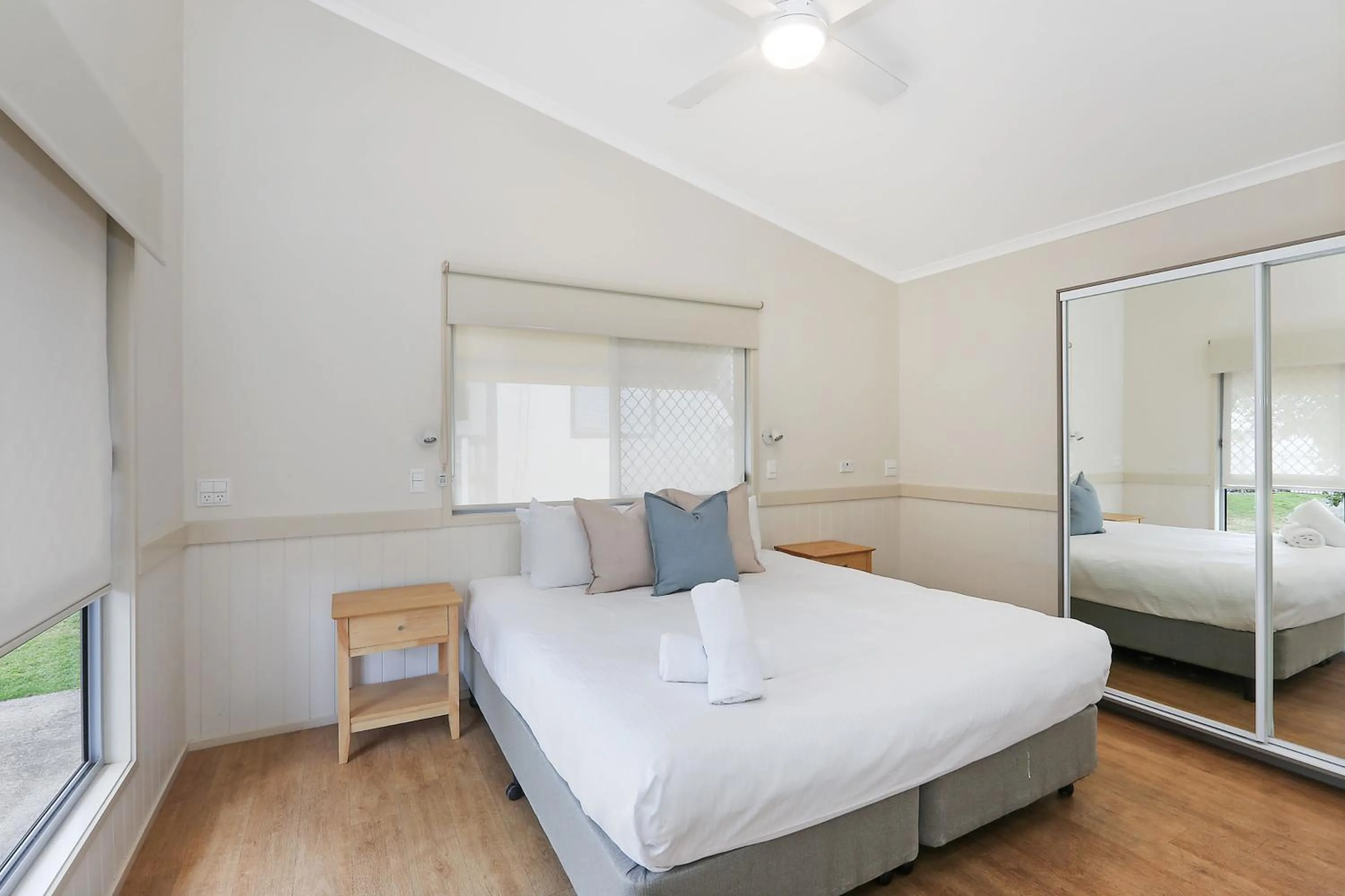 Bedroom, Bed in Reflections Shaws Bay - Holiday Park