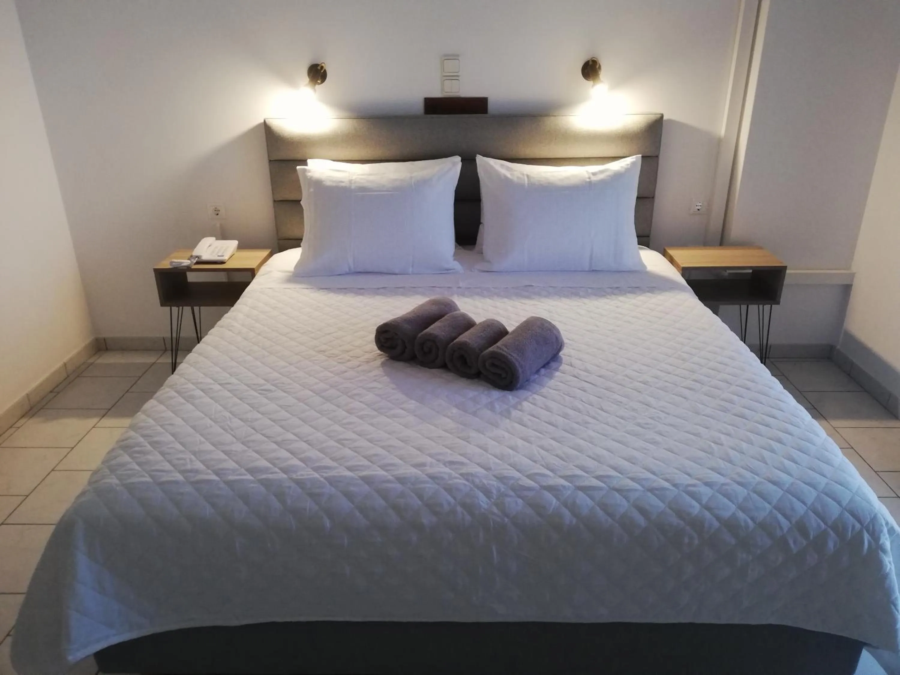 Photo of the whole room, Bed in Iro's Residence