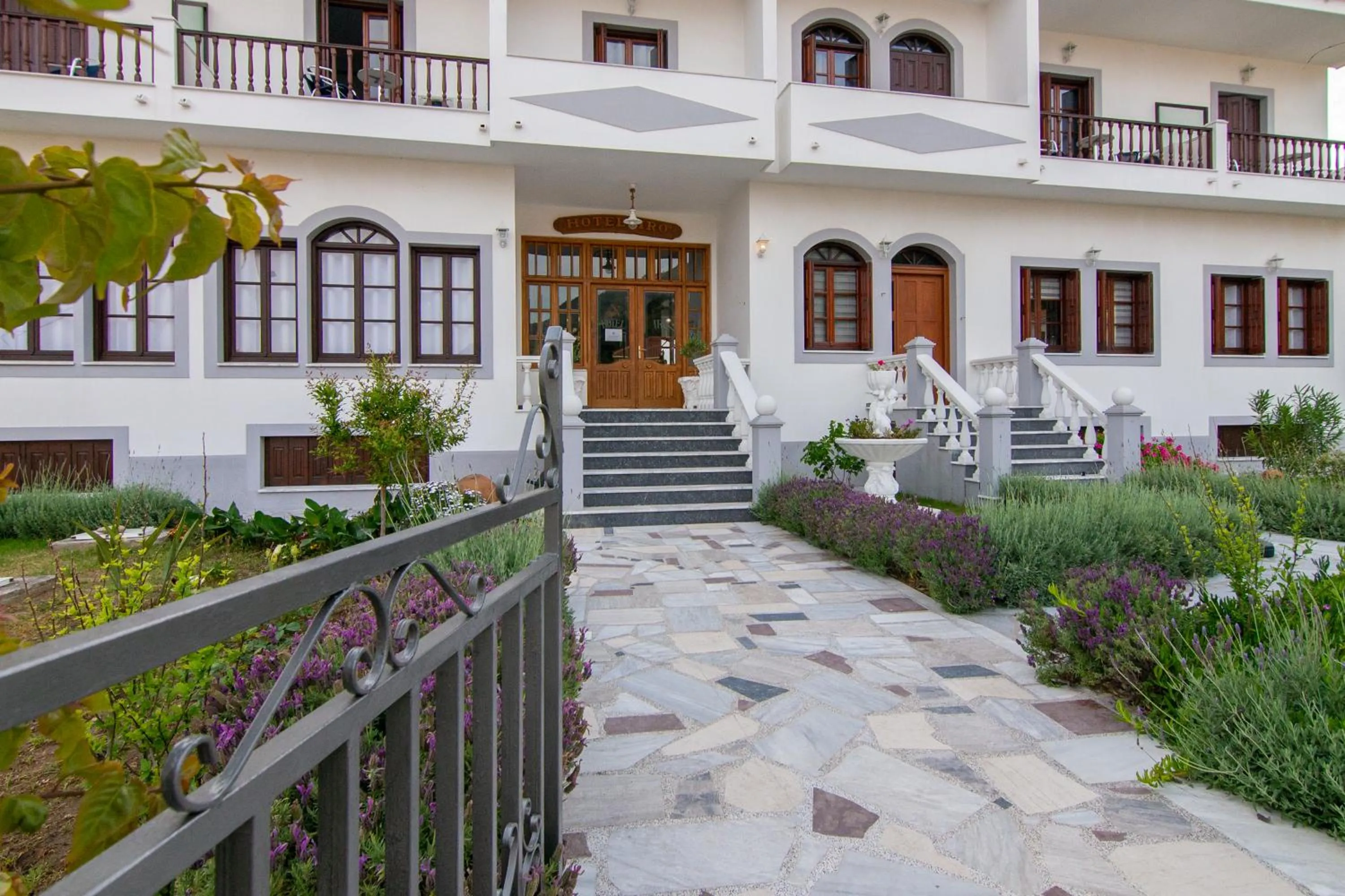 Facade/entrance in Iro's Residence