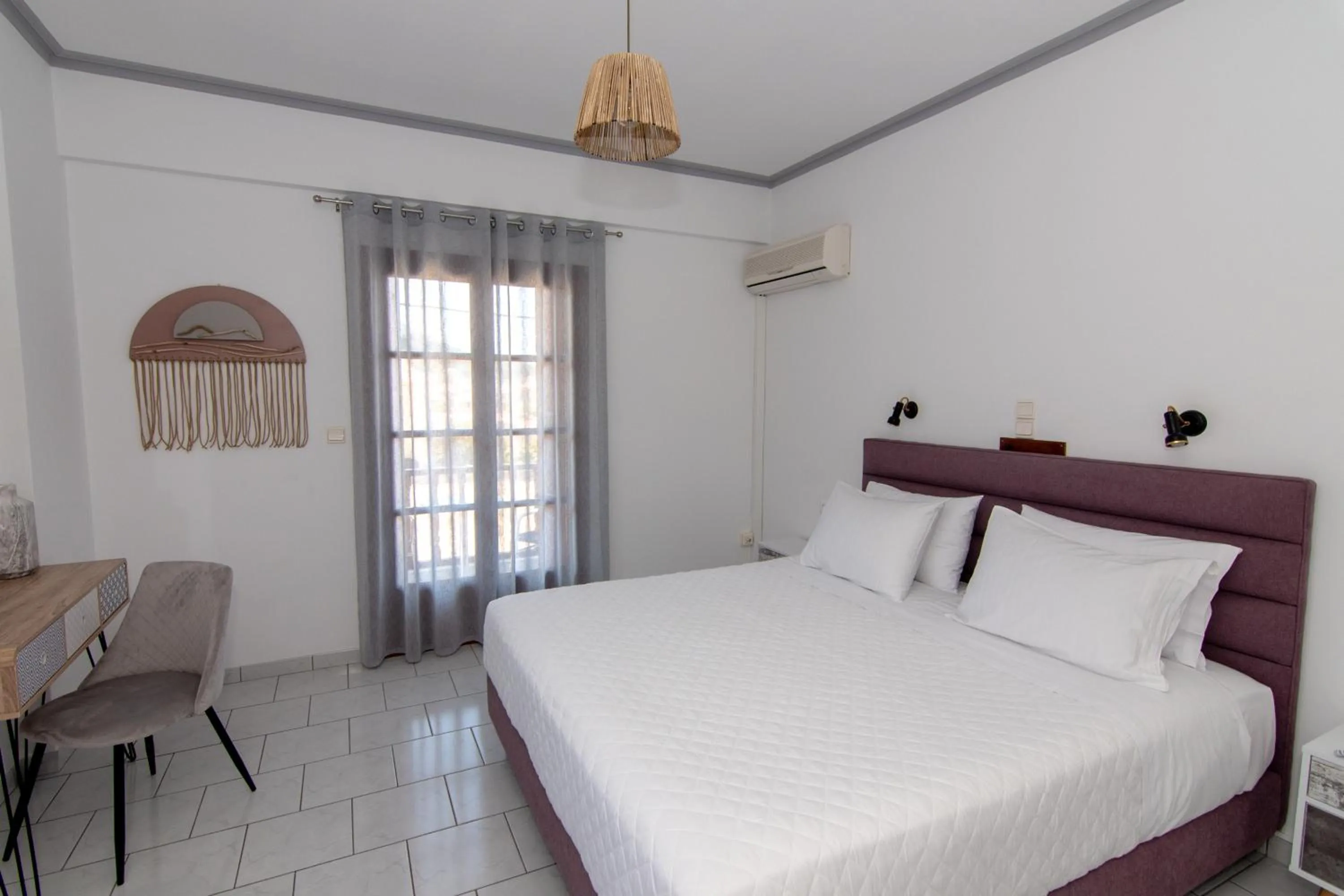 Photo of the whole room, Bed in Iro's Residence