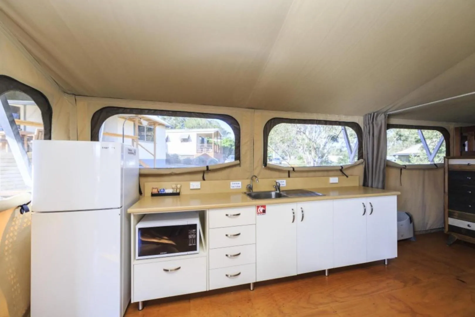 Kitchen or kitchenette in Reflections Red Rock - Holiday Park