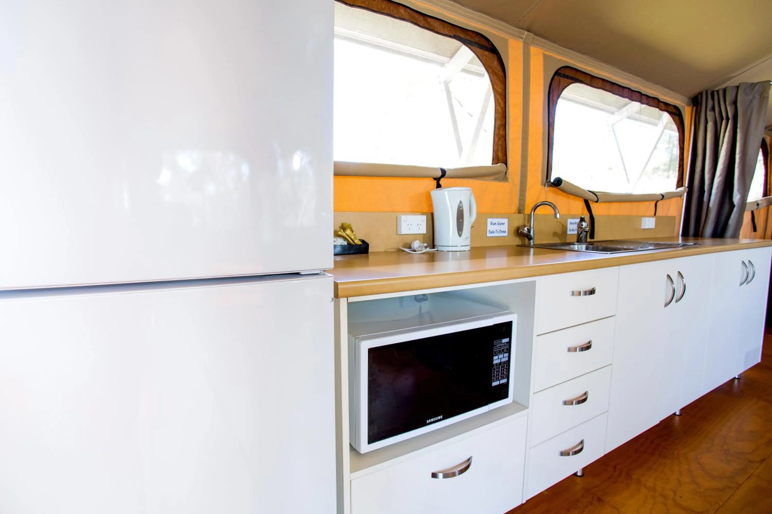 Kitchen or kitchenette in Reflections Red Rock - Holiday Park