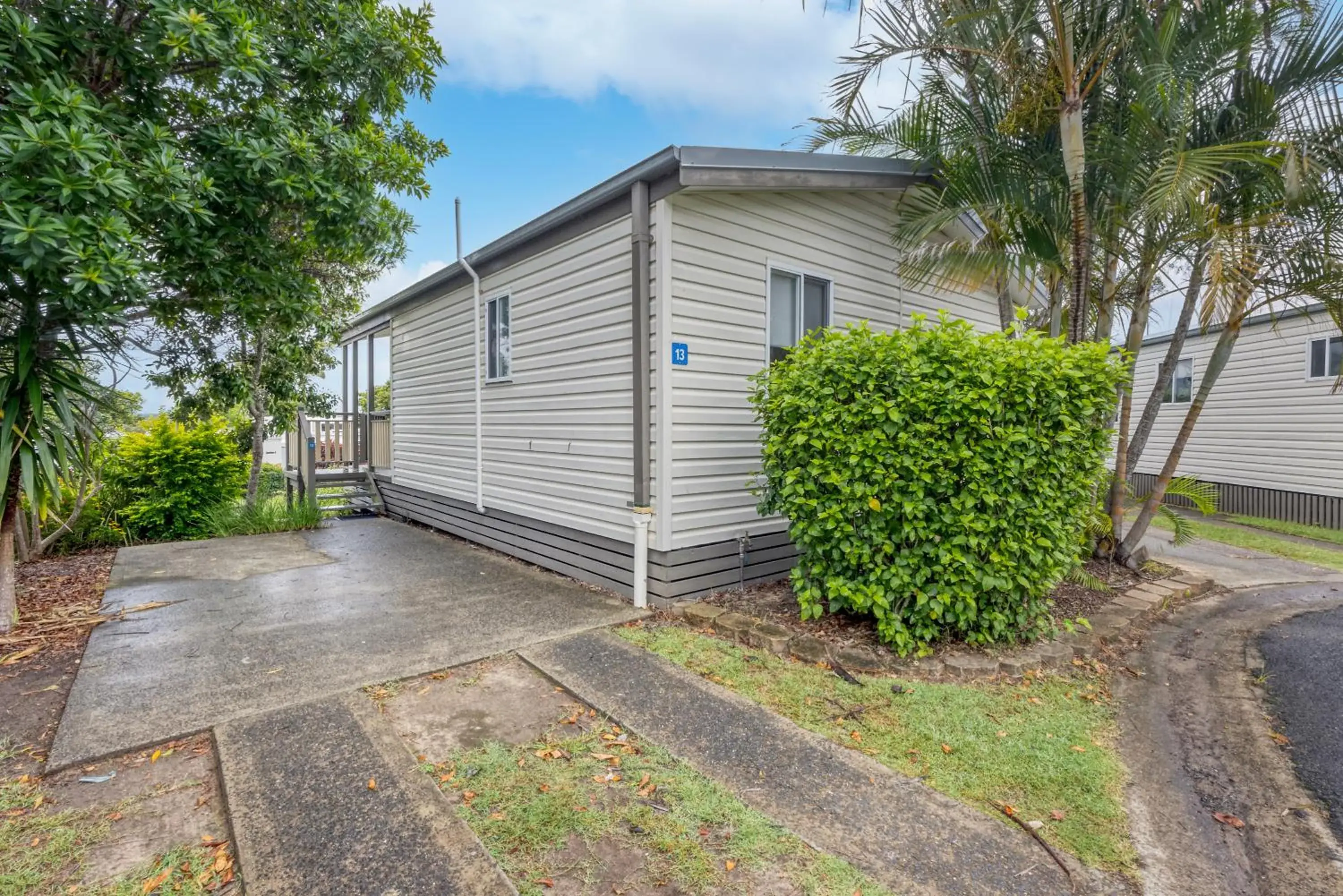 Deluxe Cabin - Sleeps 4 - Dog Friendly in Reflections Urunga - Holiday Park Deluxe Cabin - Sleeps 4 - Dog Friendly in Reflections Urunga - Holiday Park