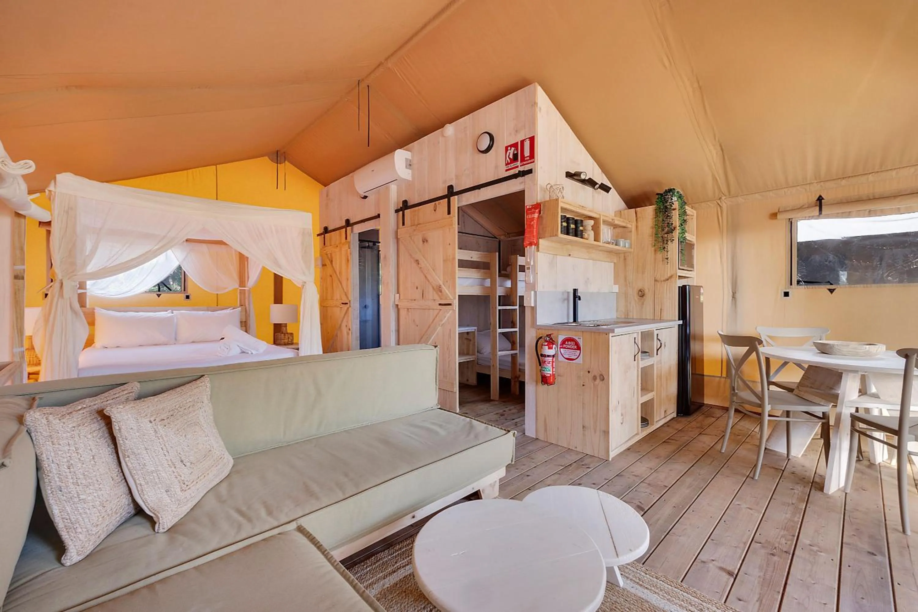 Photo of the whole room in Reflections Bonny Hills - Holiday Park